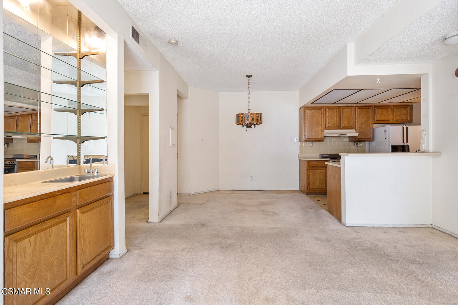 14607 Erwin Street, 106