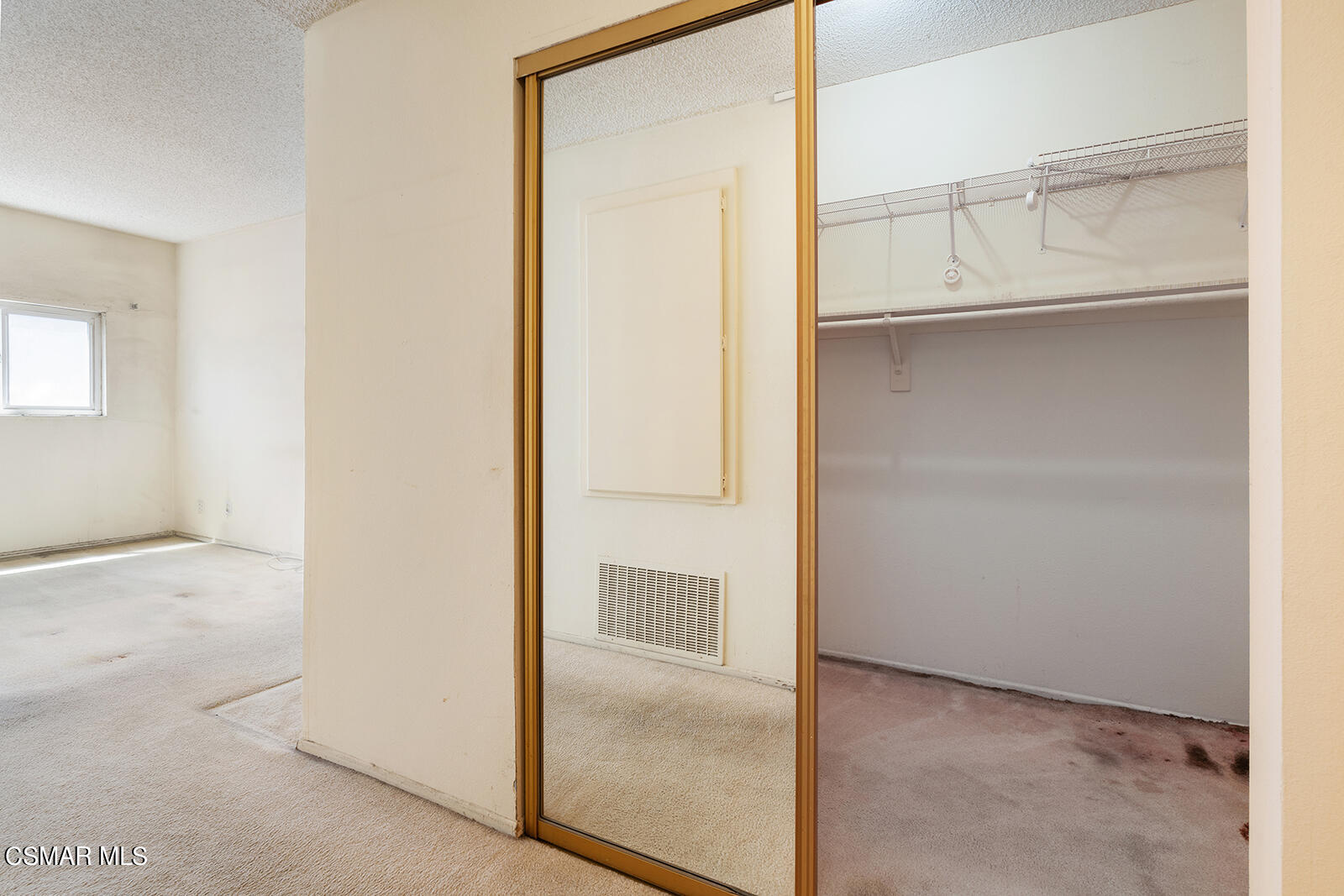 14607 Erwin Street, 106