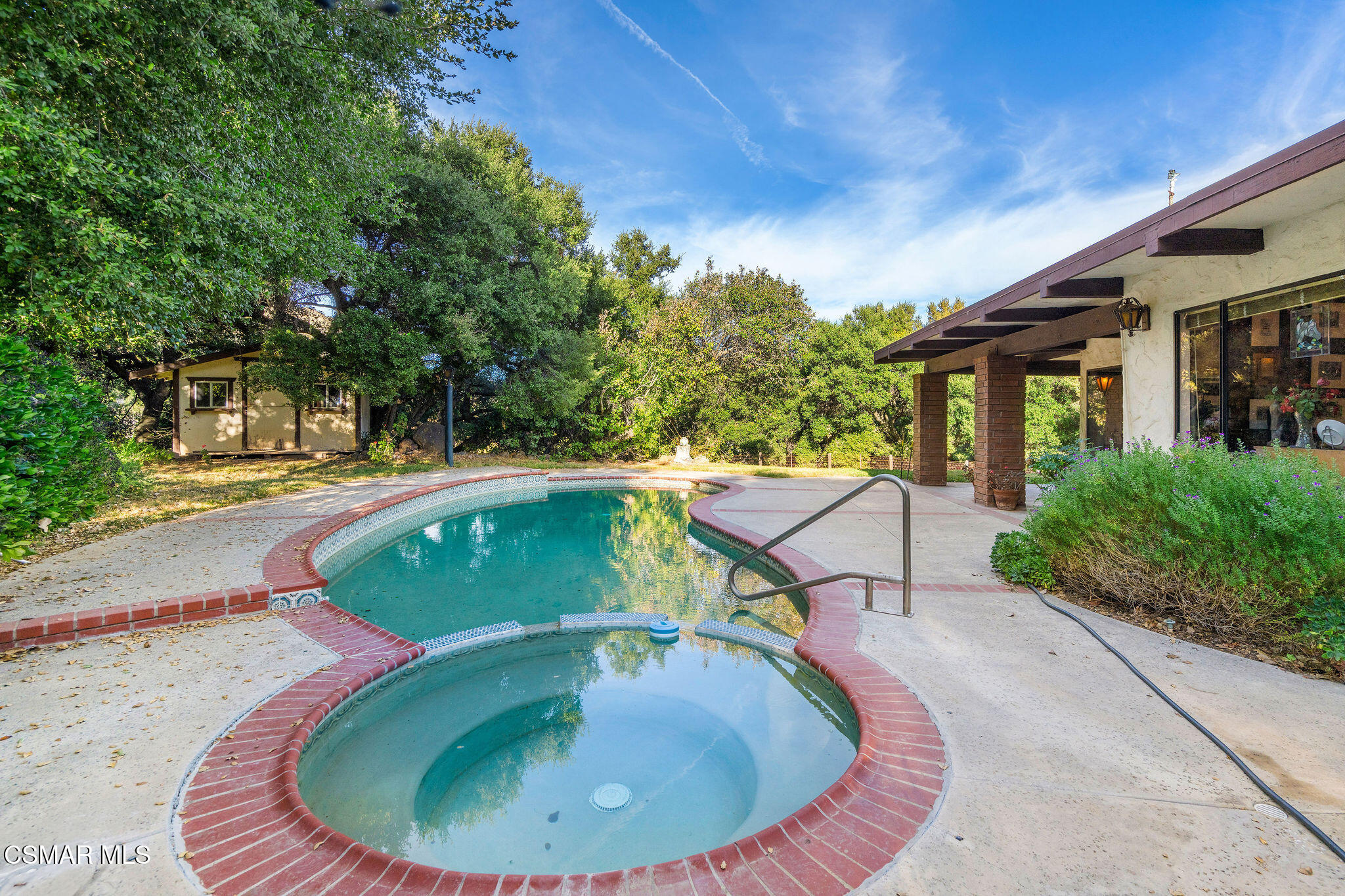 320 E Carlisle Road