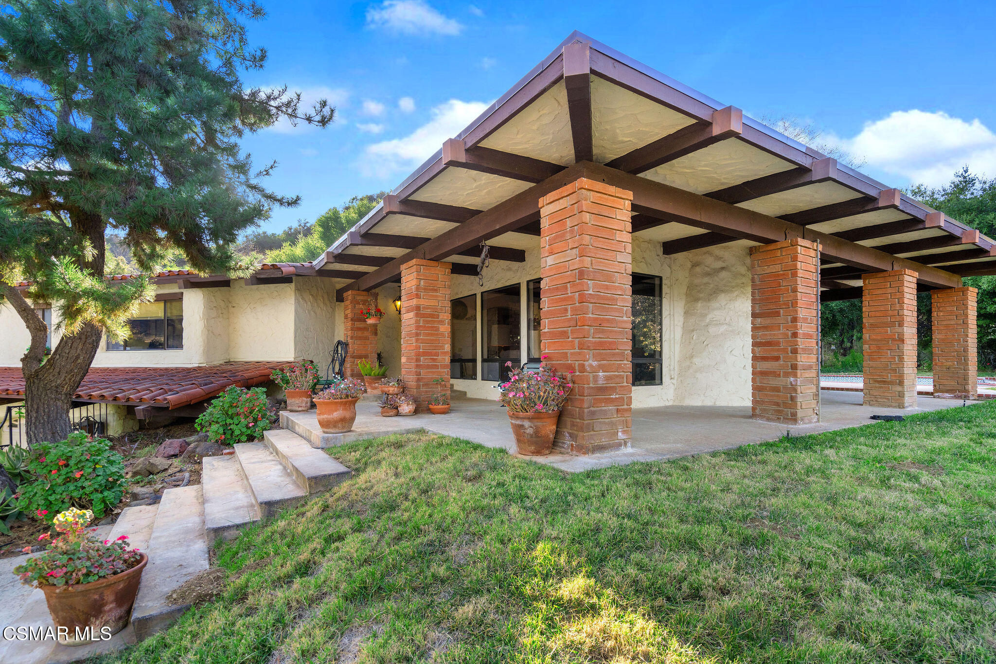 320 E Carlisle Road