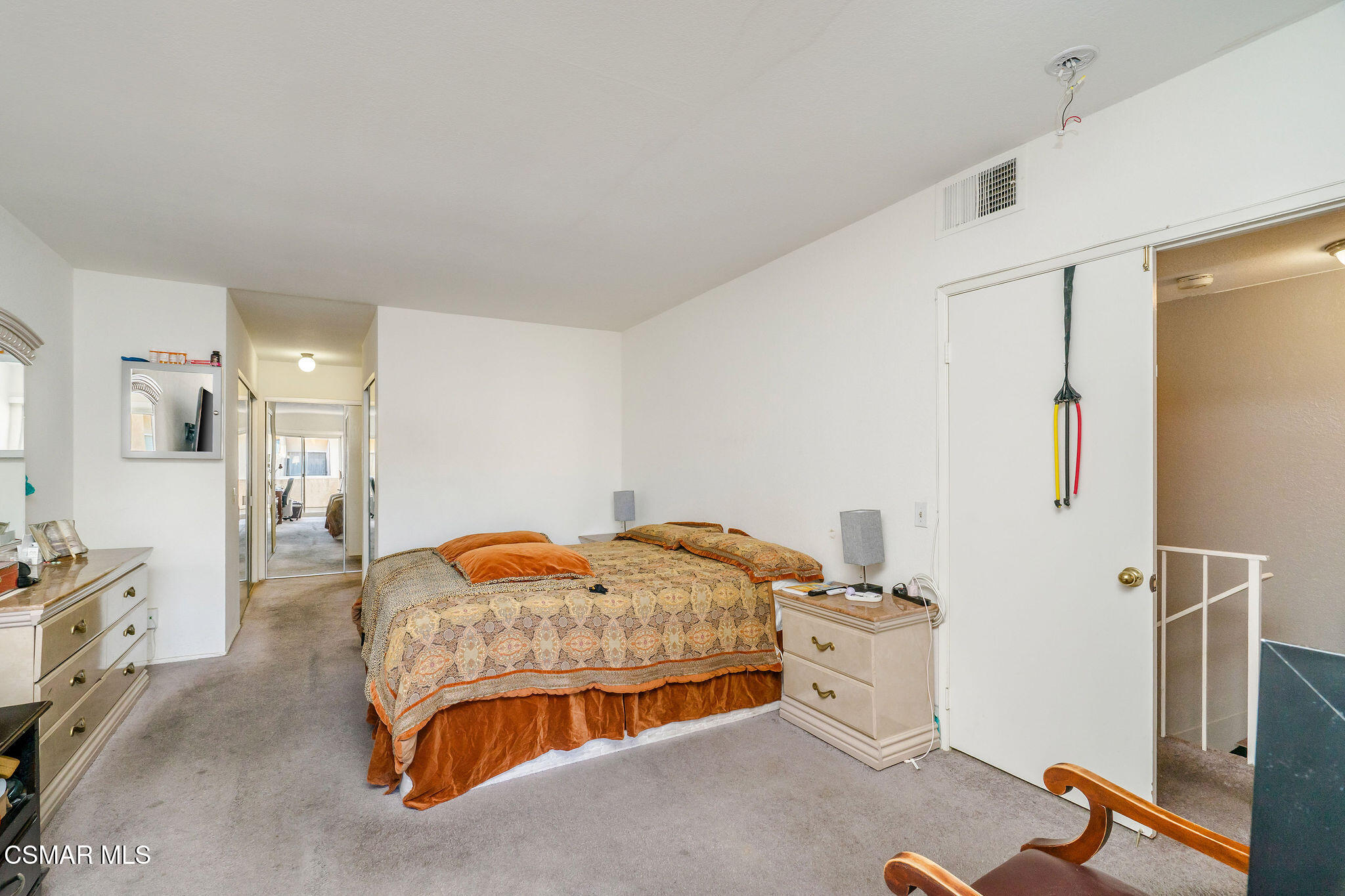 10215 Variel Avenue, 11