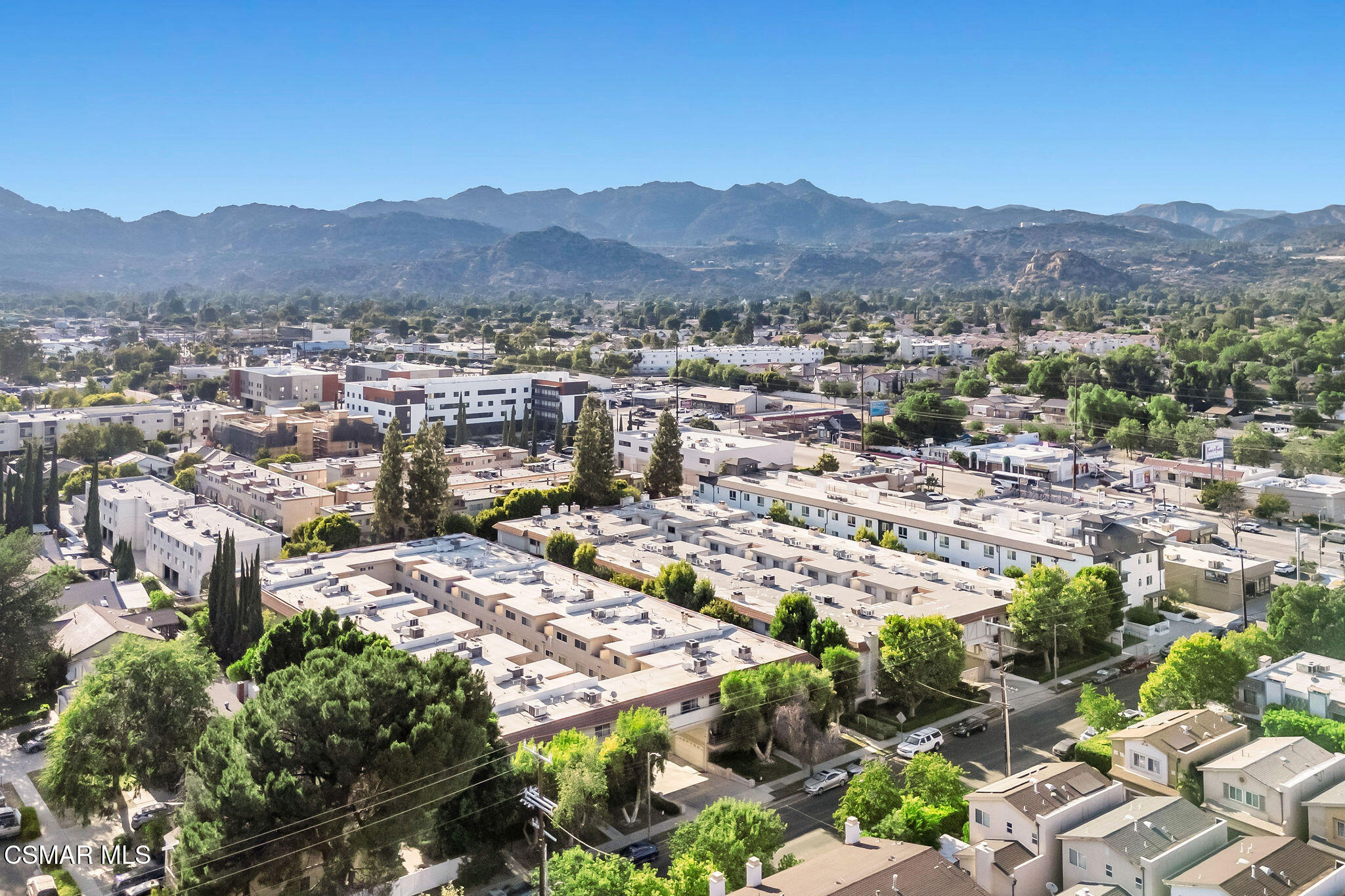 10215 Variel Avenue, 11