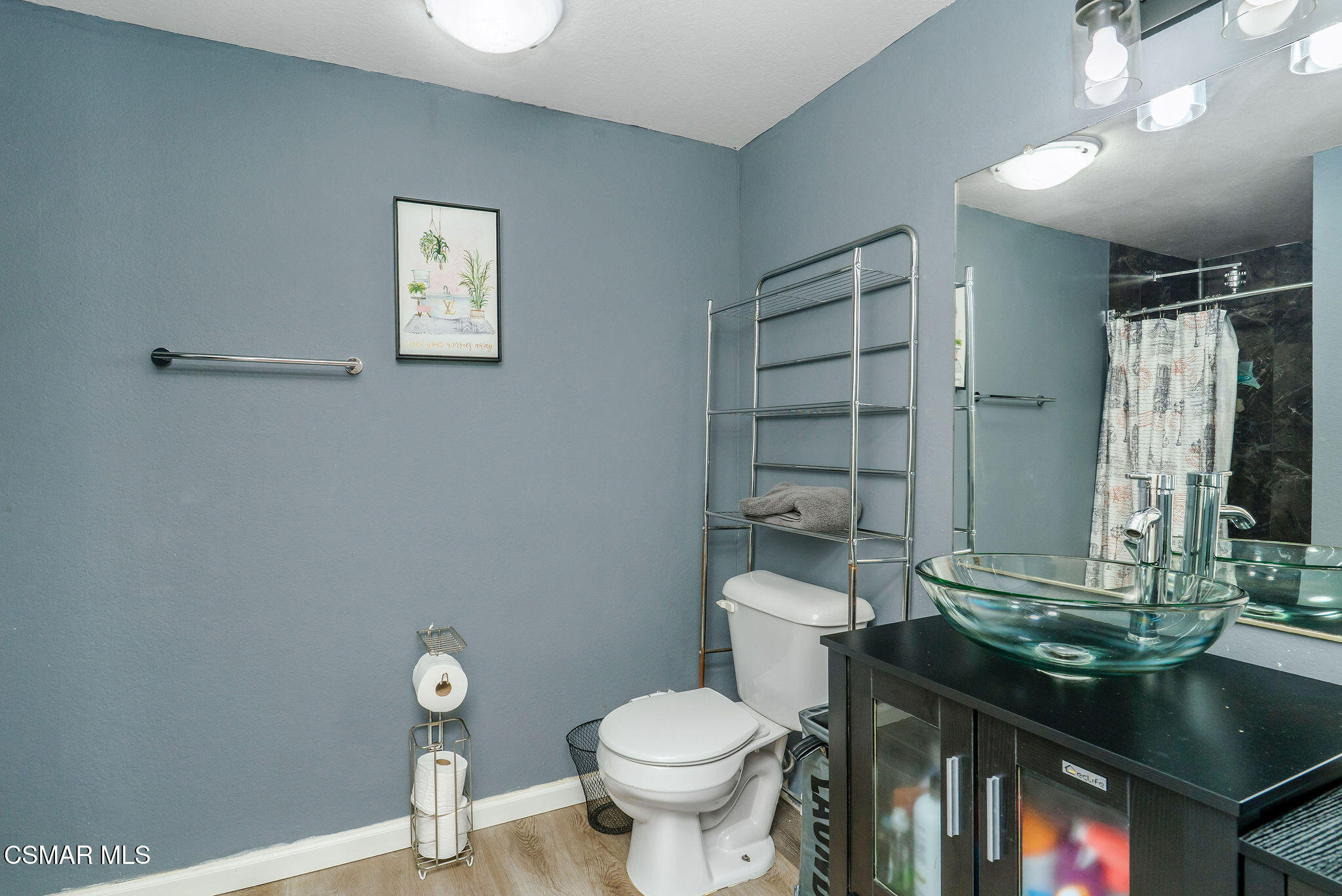 10215 Variel Avenue, 11