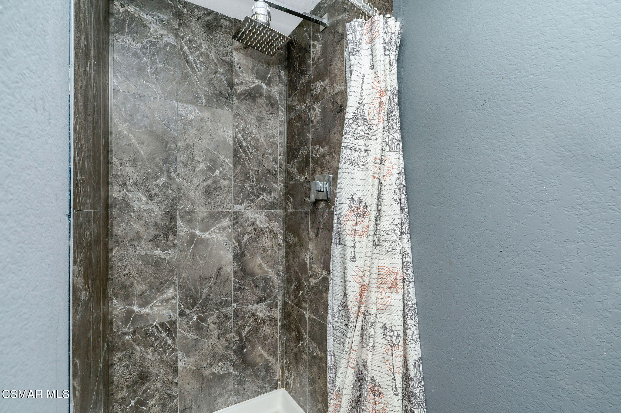 10215 Variel Avenue, 11