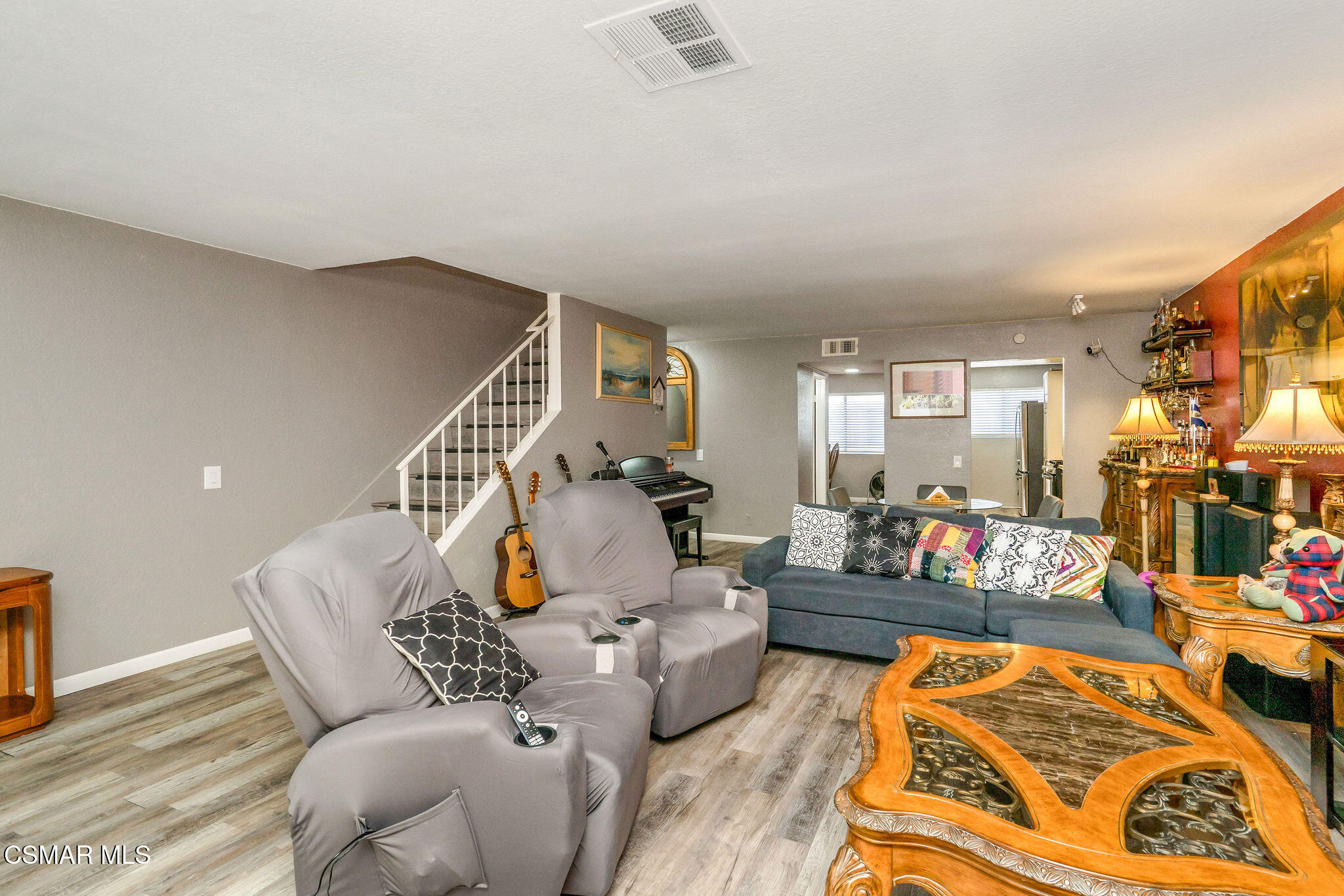 10215 Variel Avenue, 11