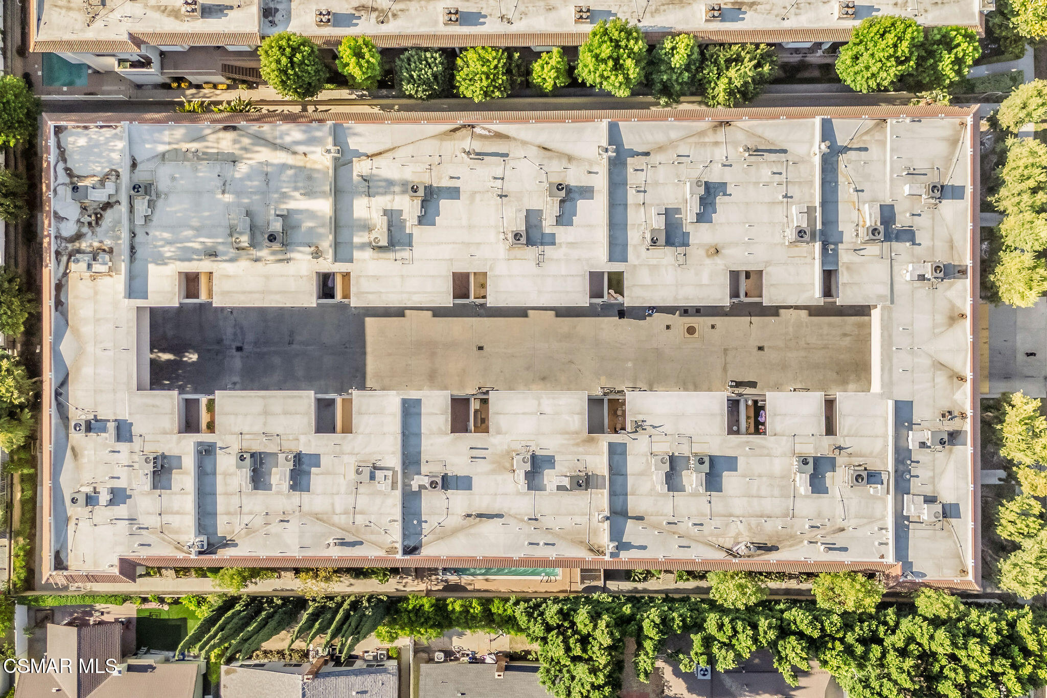 10215 Variel Avenue, 11