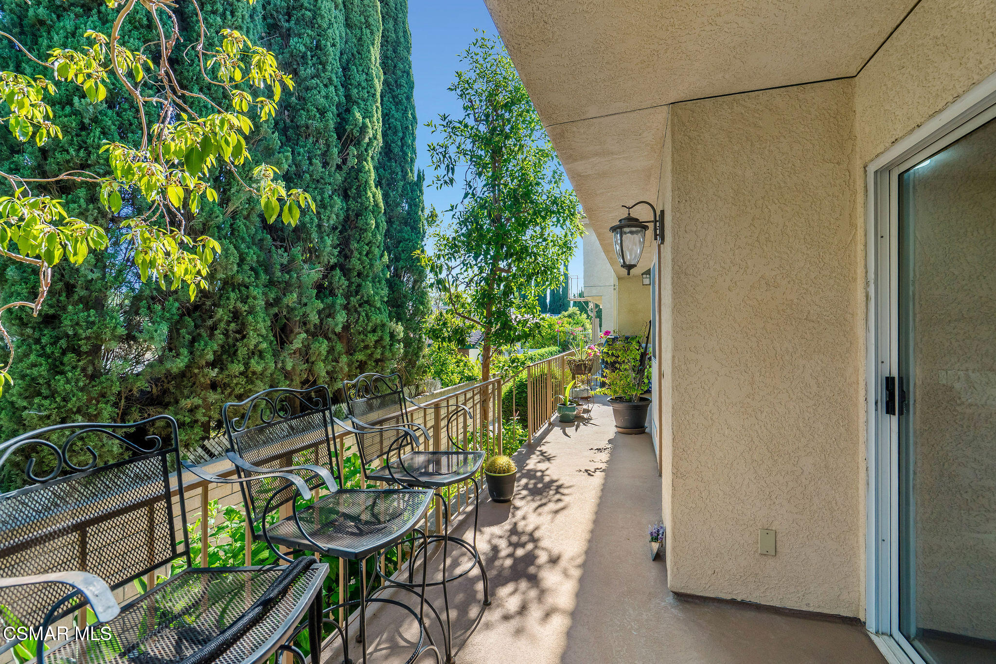 10215 Variel Avenue, 11