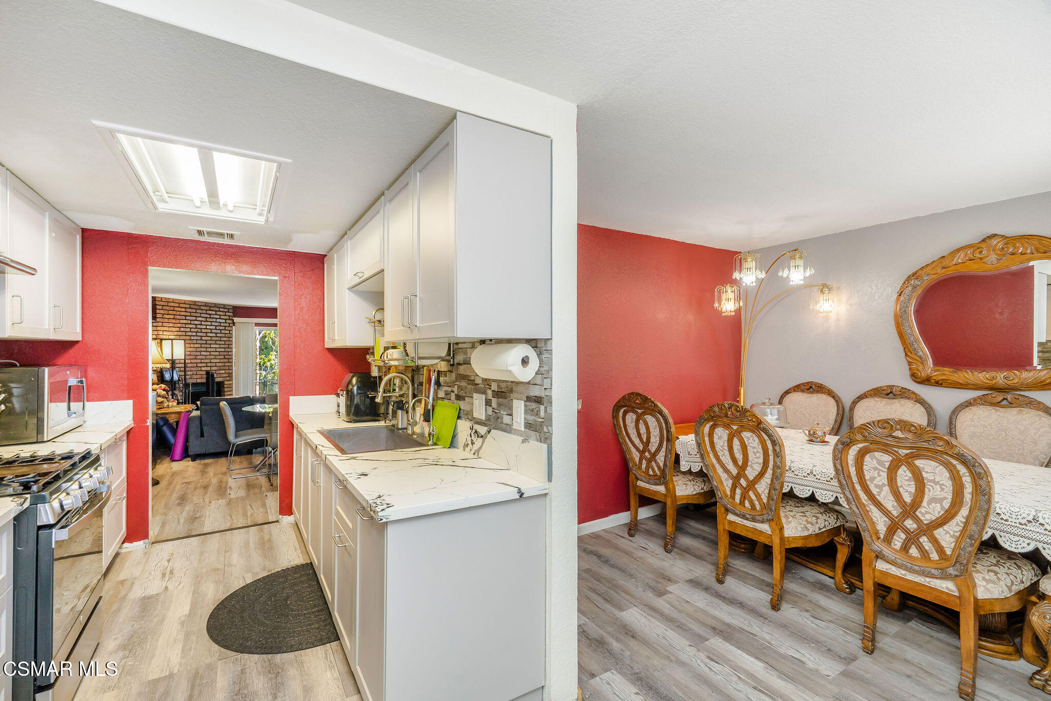 10215 Variel Avenue, 11