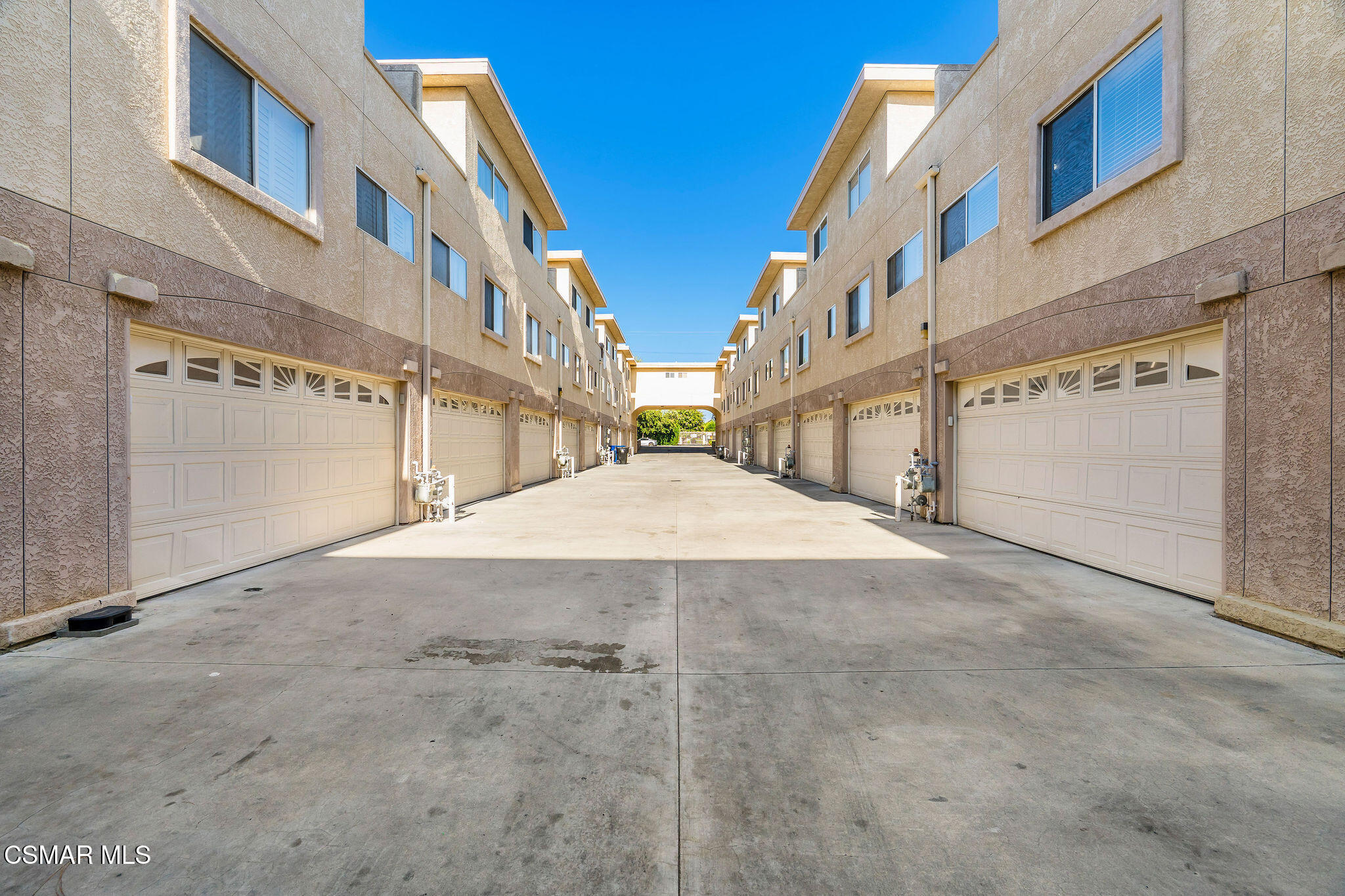 10215 Variel Avenue, 11