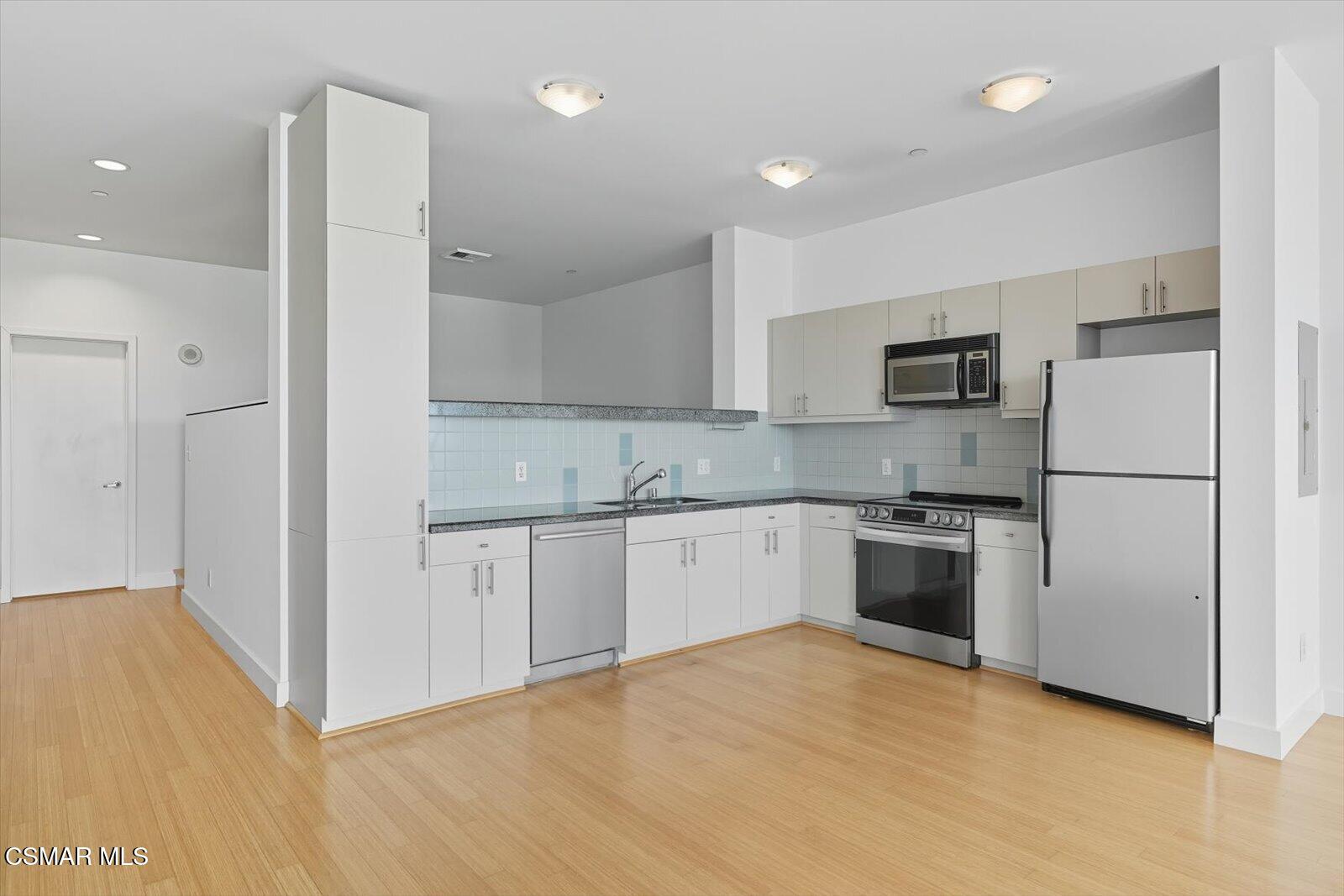 3810 Wilshire Boulevard, 1506