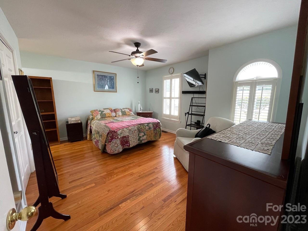 5415 Winding Oak Drive