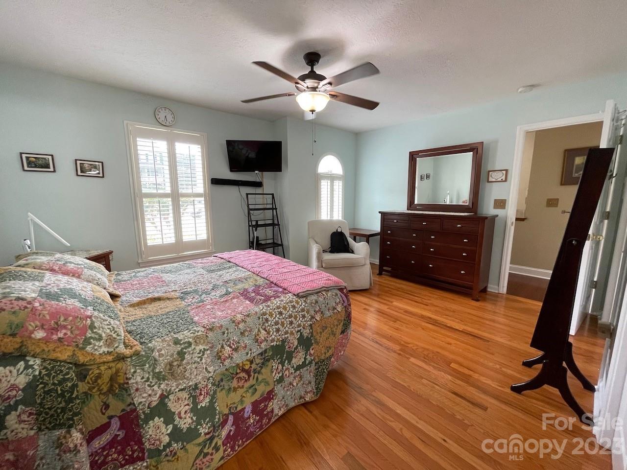 5415 Winding Oak Drive
