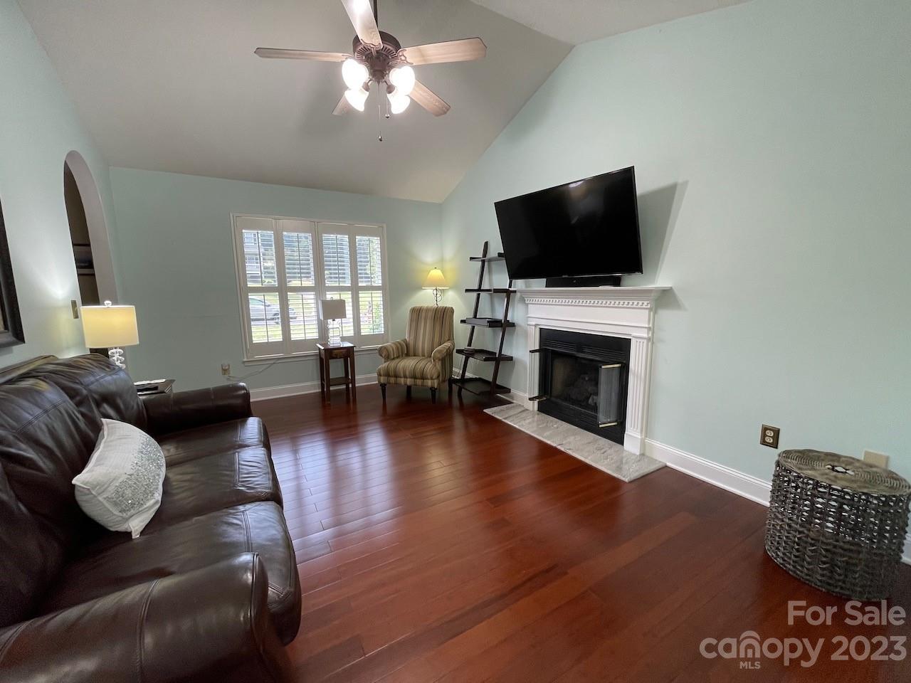 5415 Winding Oak Drive