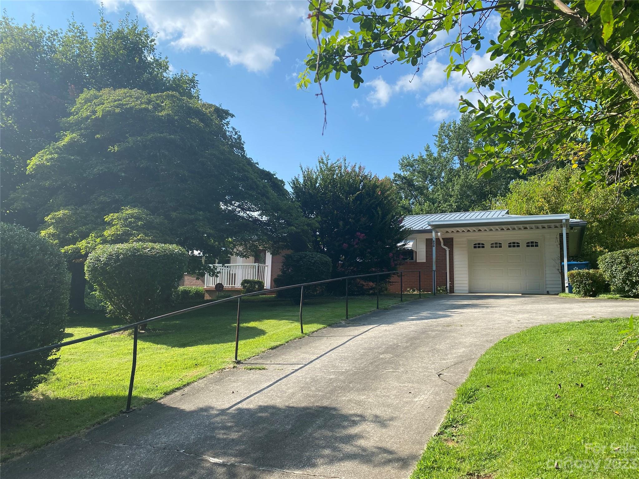 800 Maria Avenue