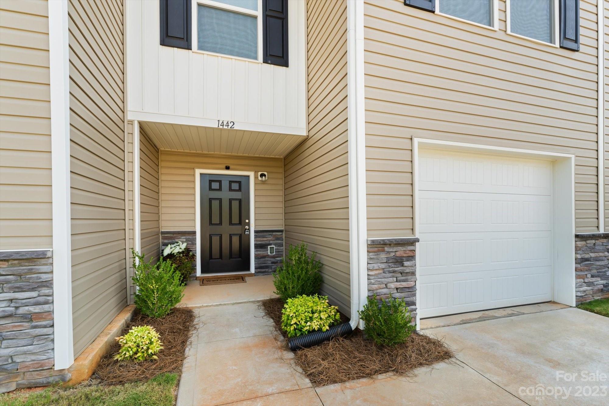 1442 Cypress Loop