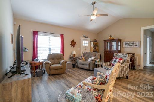 1739 Ivey Court