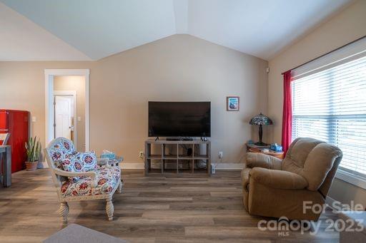 1739 Ivey Court