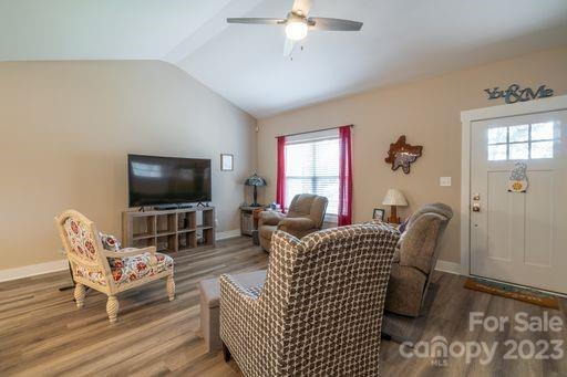 1739 Ivey Court