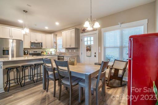 1739 Ivey Court