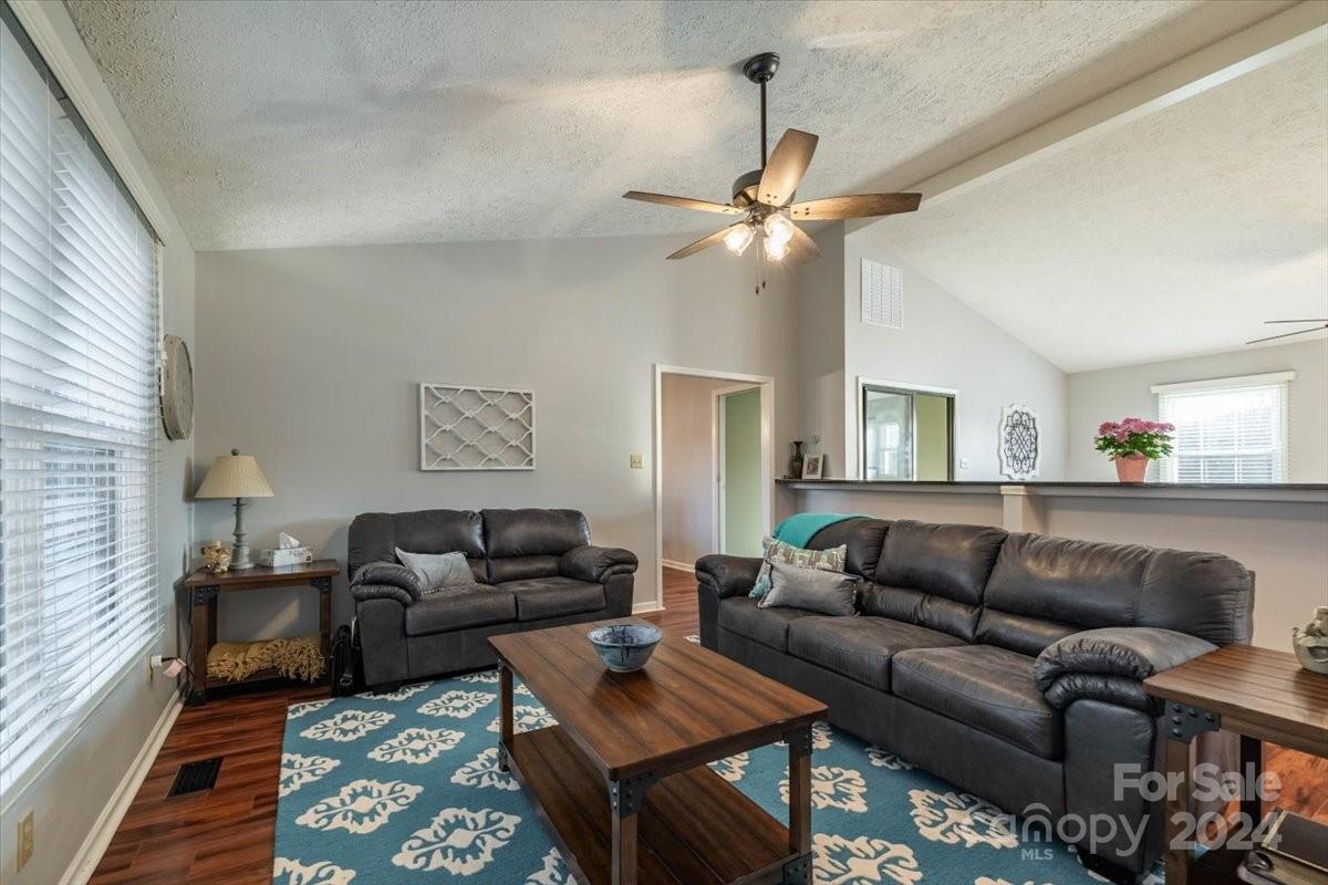 212 Woodlawn Drive