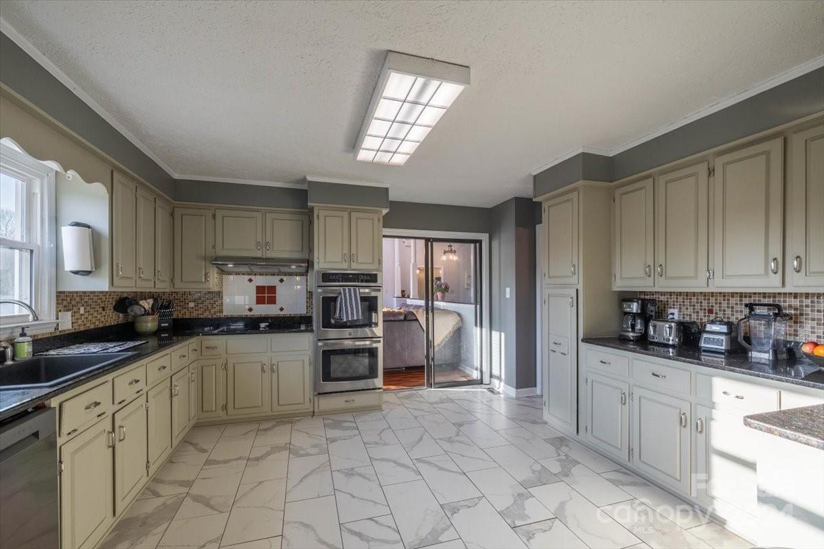 212 Woodlawn Drive