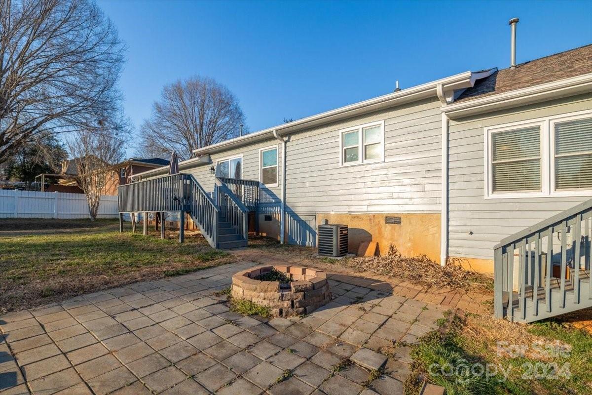 212 Woodlawn Drive