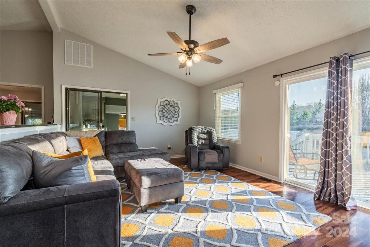 212 Woodlawn Drive