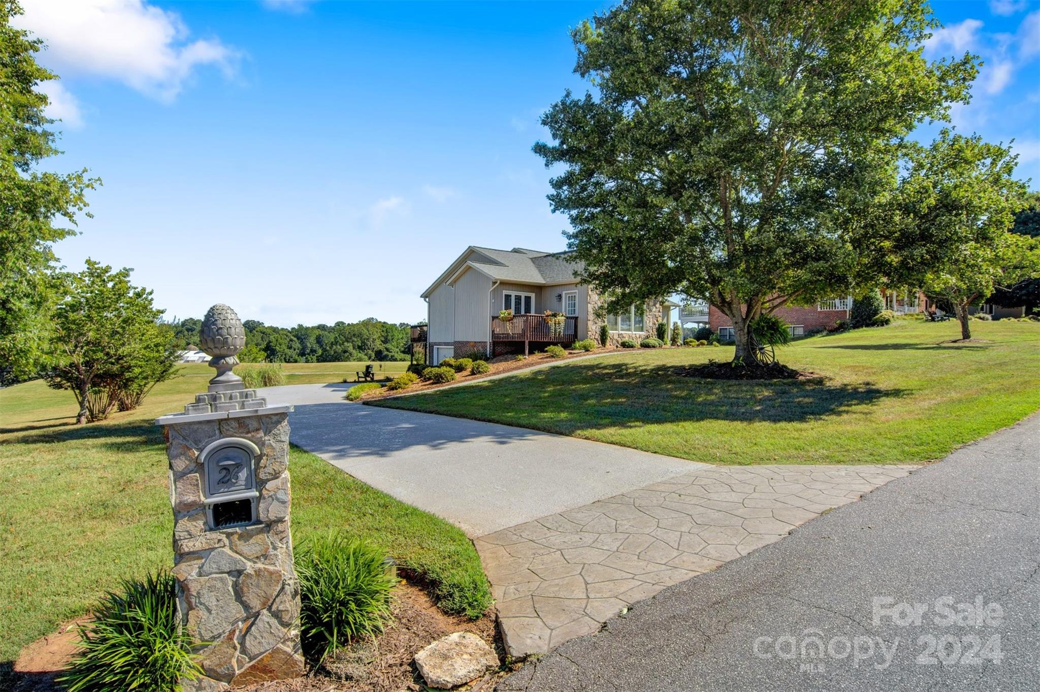 26 Meandering Way