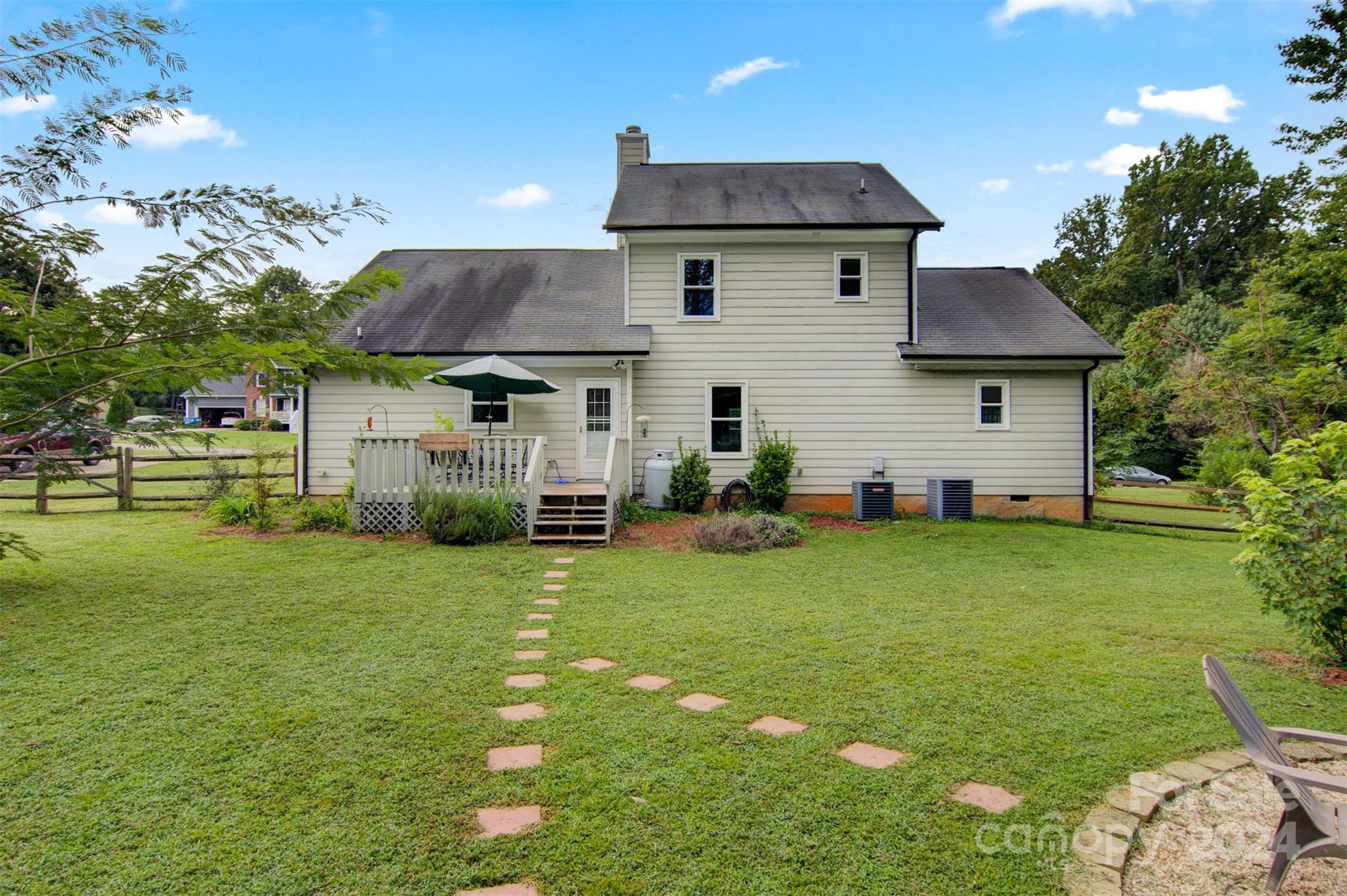5352 Winding Oak Drive