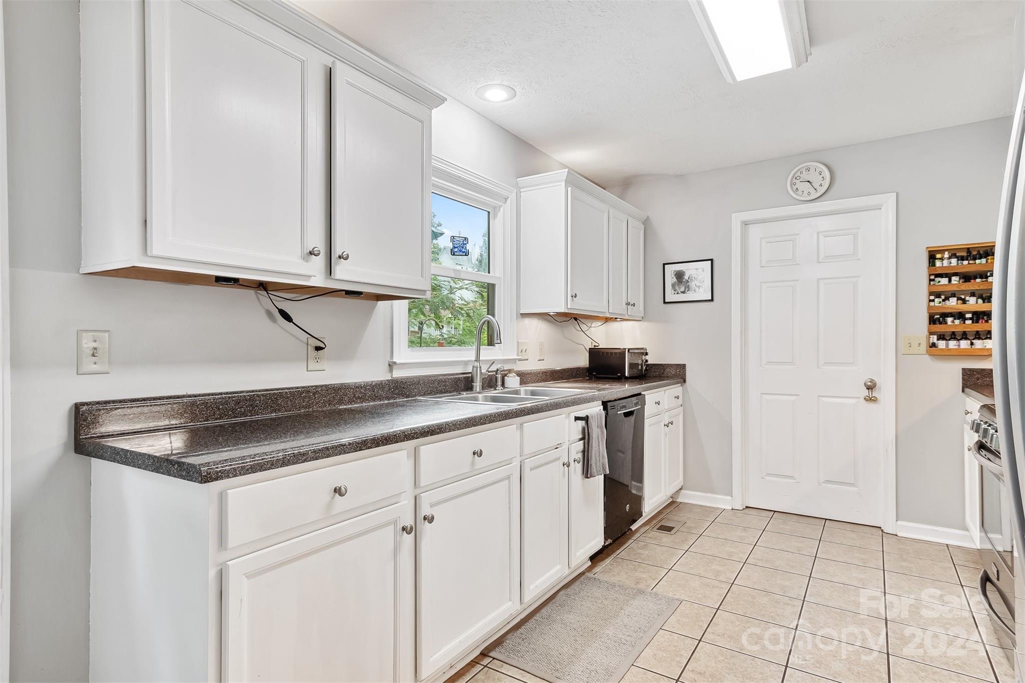 5352 Winding Oak Drive