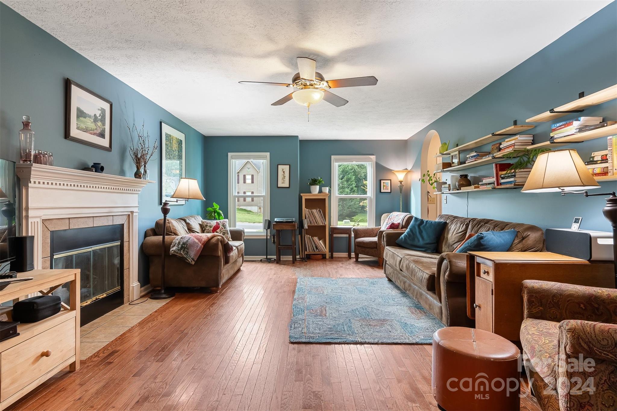 5352 Winding Oak Drive