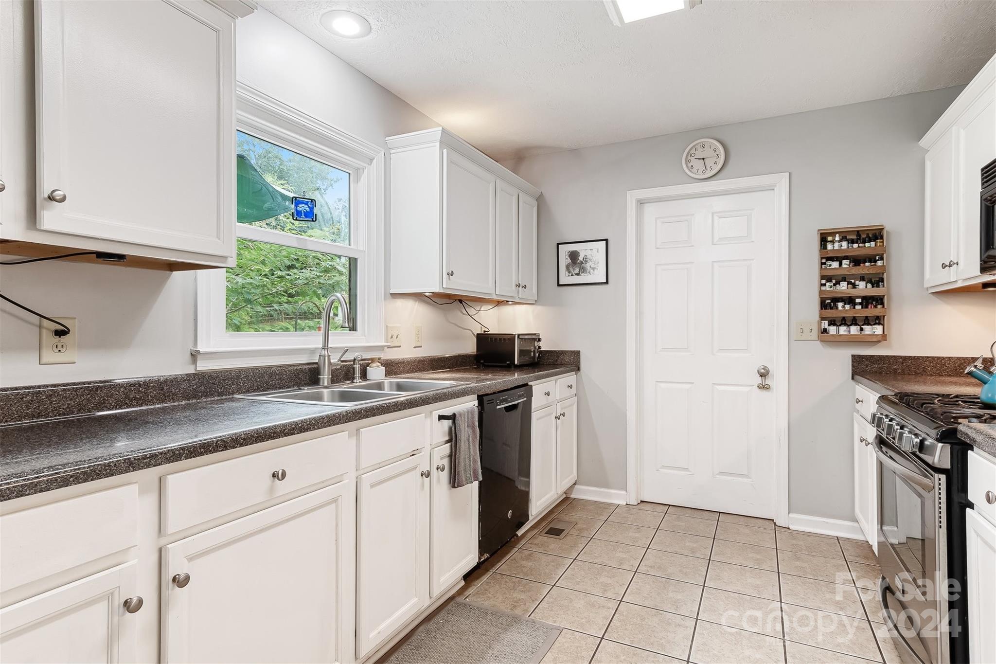 5352 Winding Oak Drive