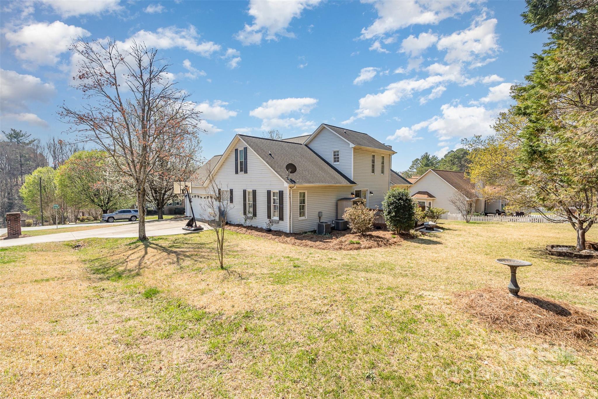 919 42nd Avenue Lane NE