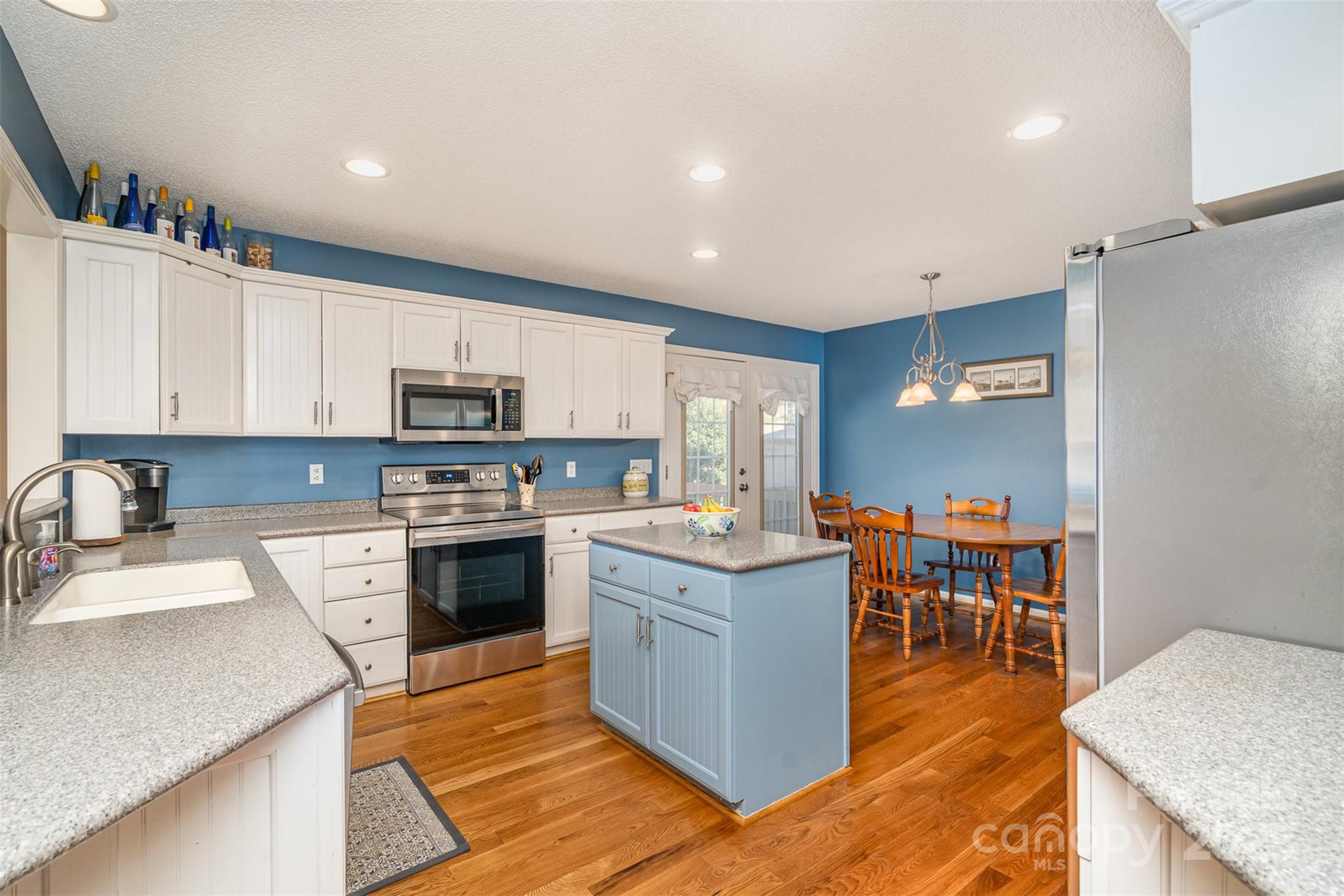 919 42nd Avenue Lane NE