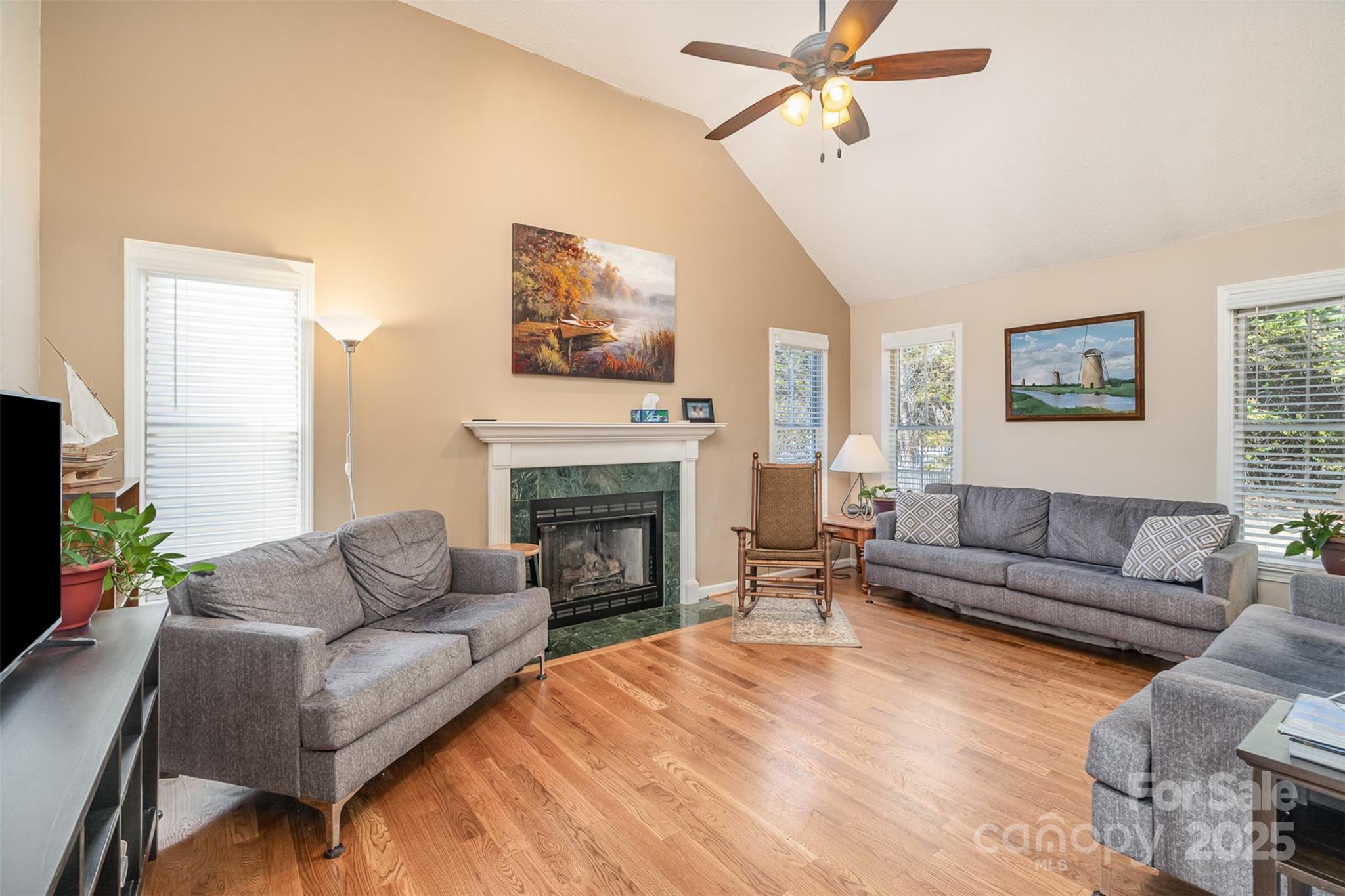 919 42nd Avenue Lane NE