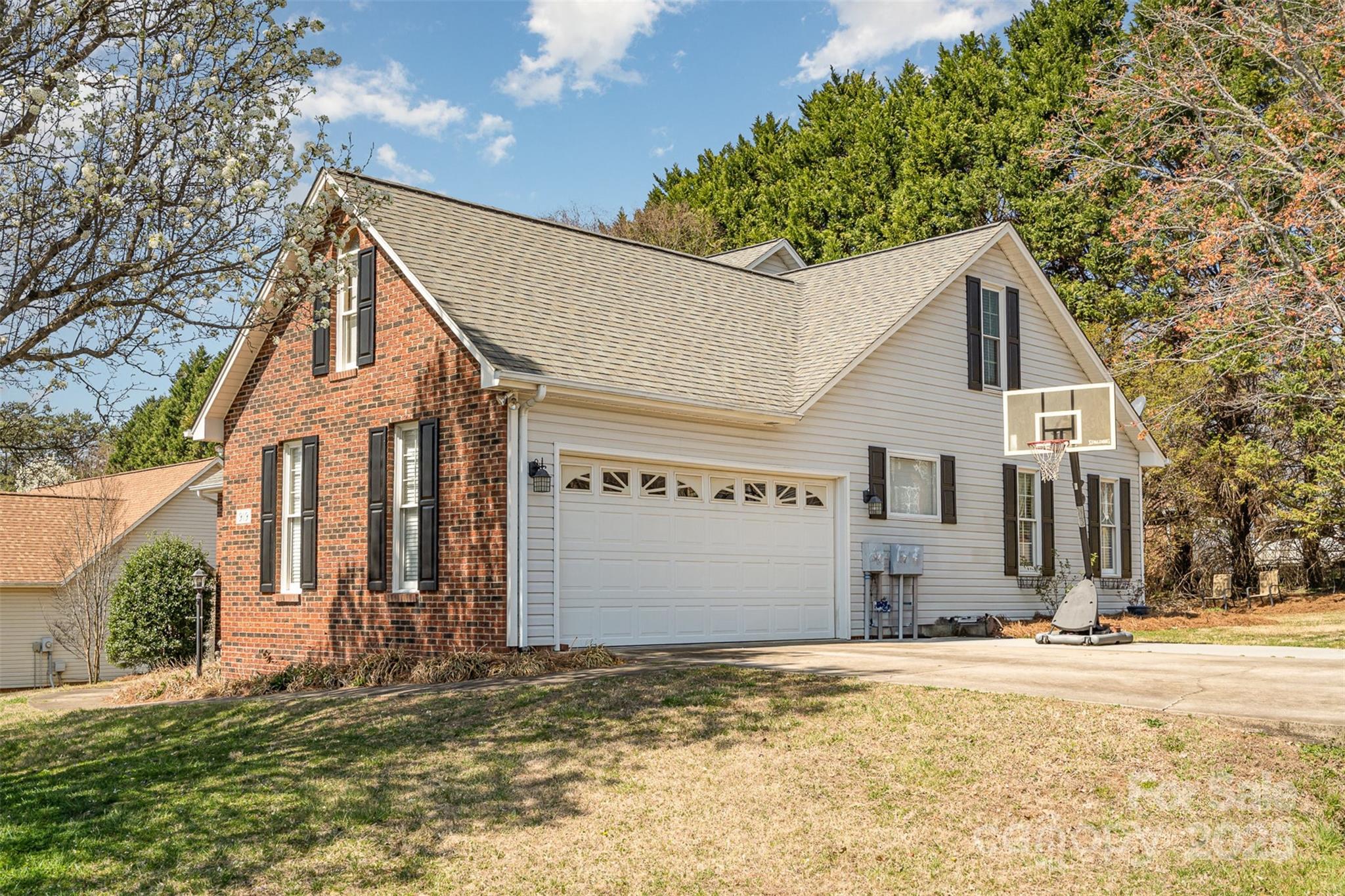 919 42nd Avenue Lane NE