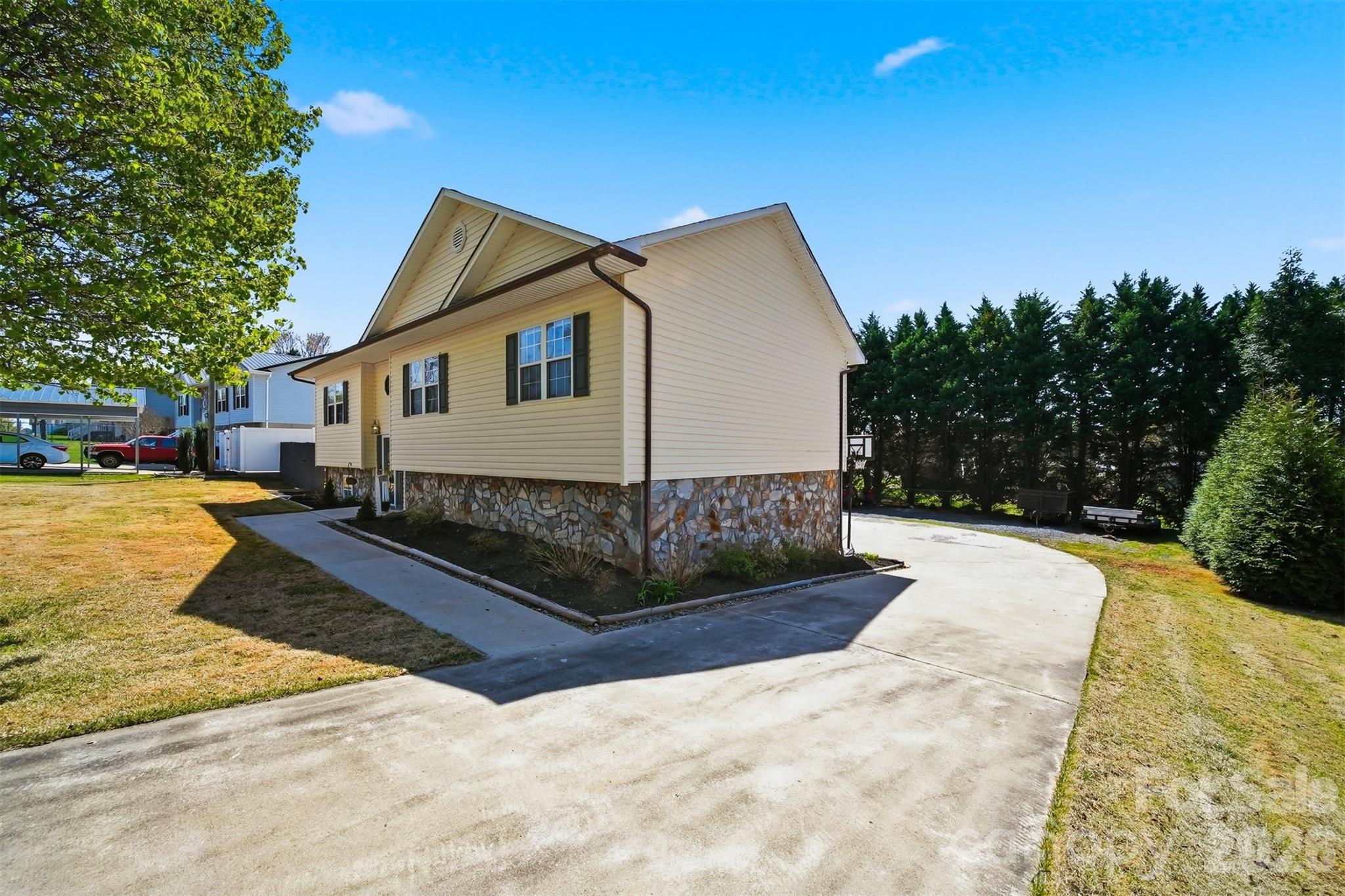 696 Pine Mountain Road