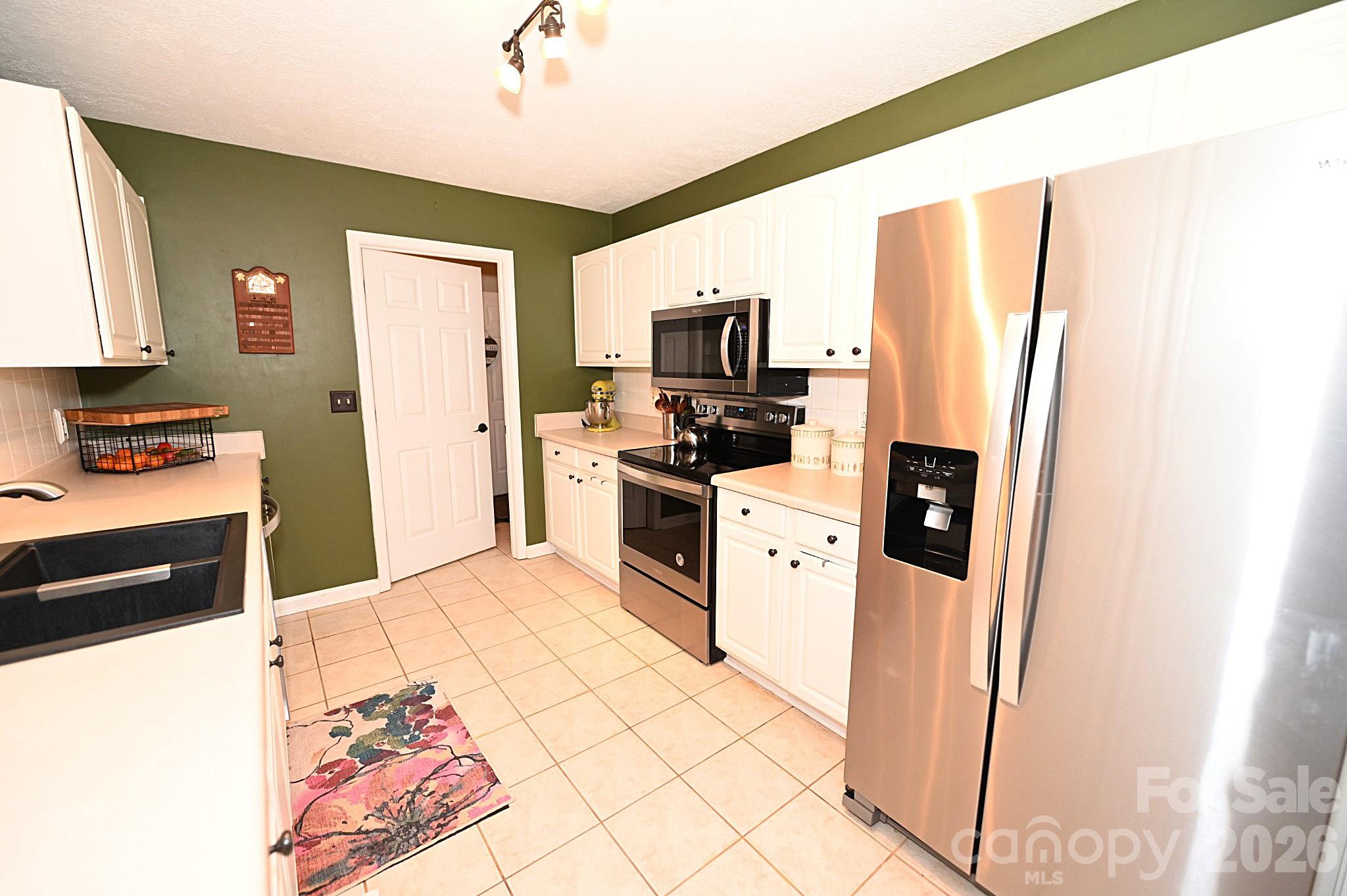 5438 Winding Oak Drive