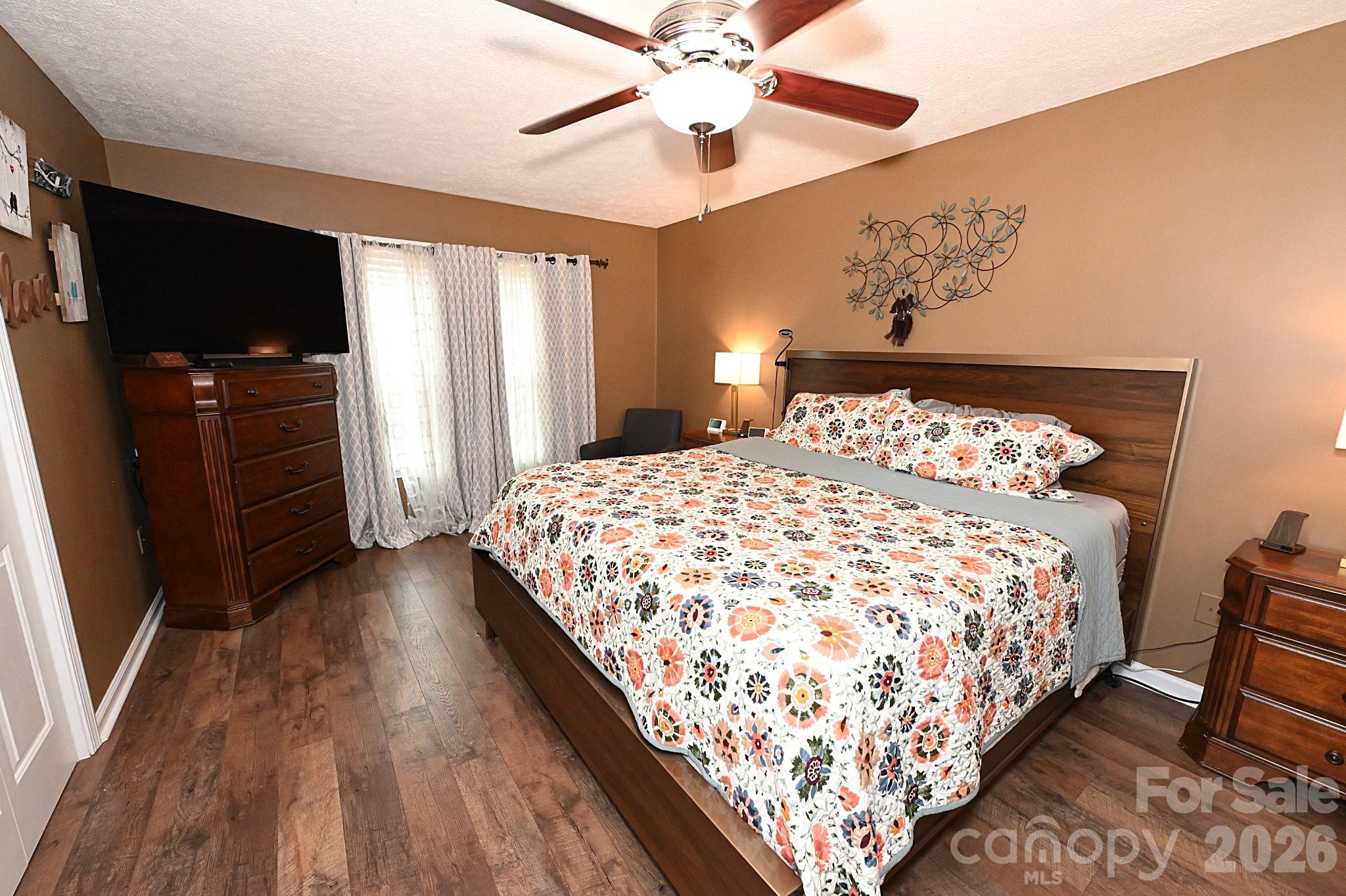 5438 Winding Oak Drive