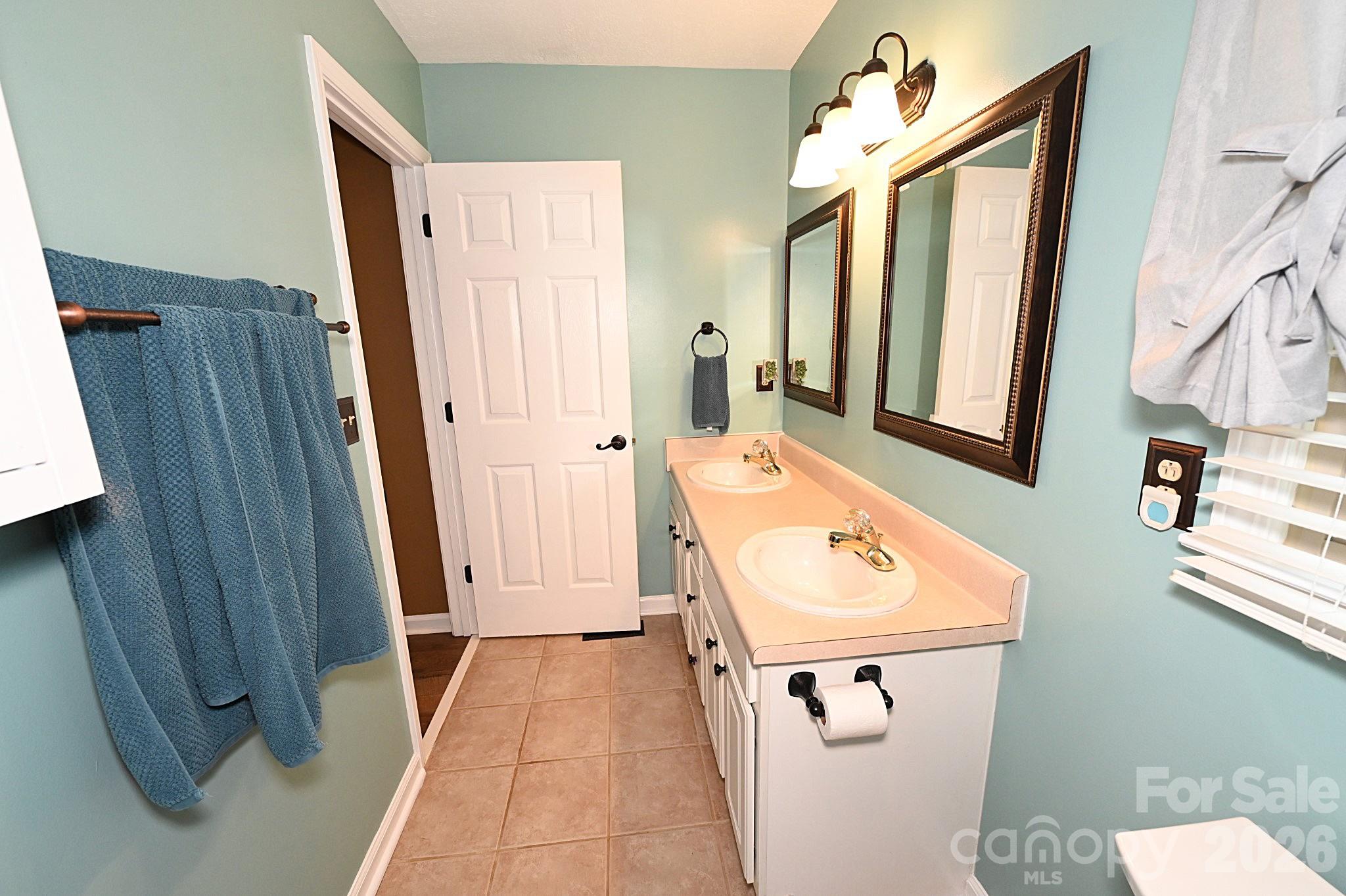 5438 Winding Oak Drive