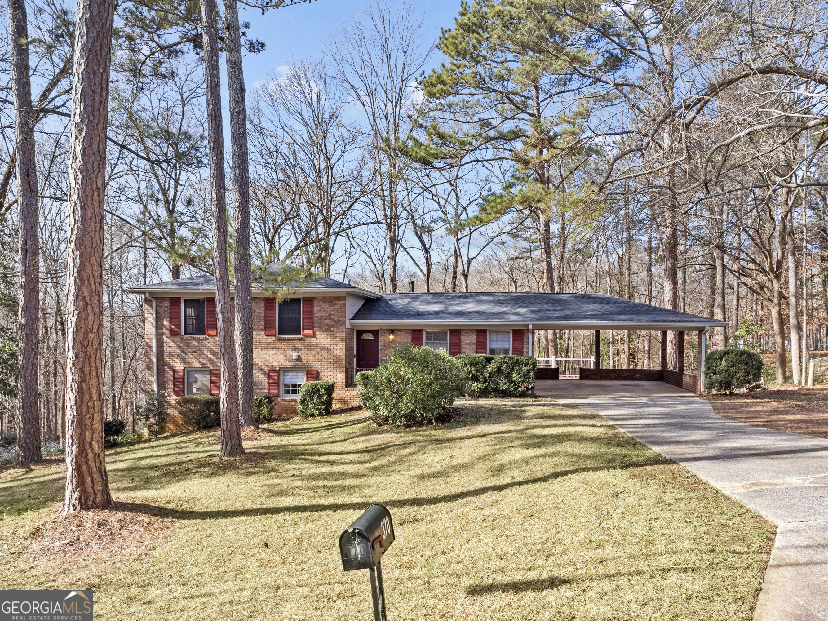 370 University Circle