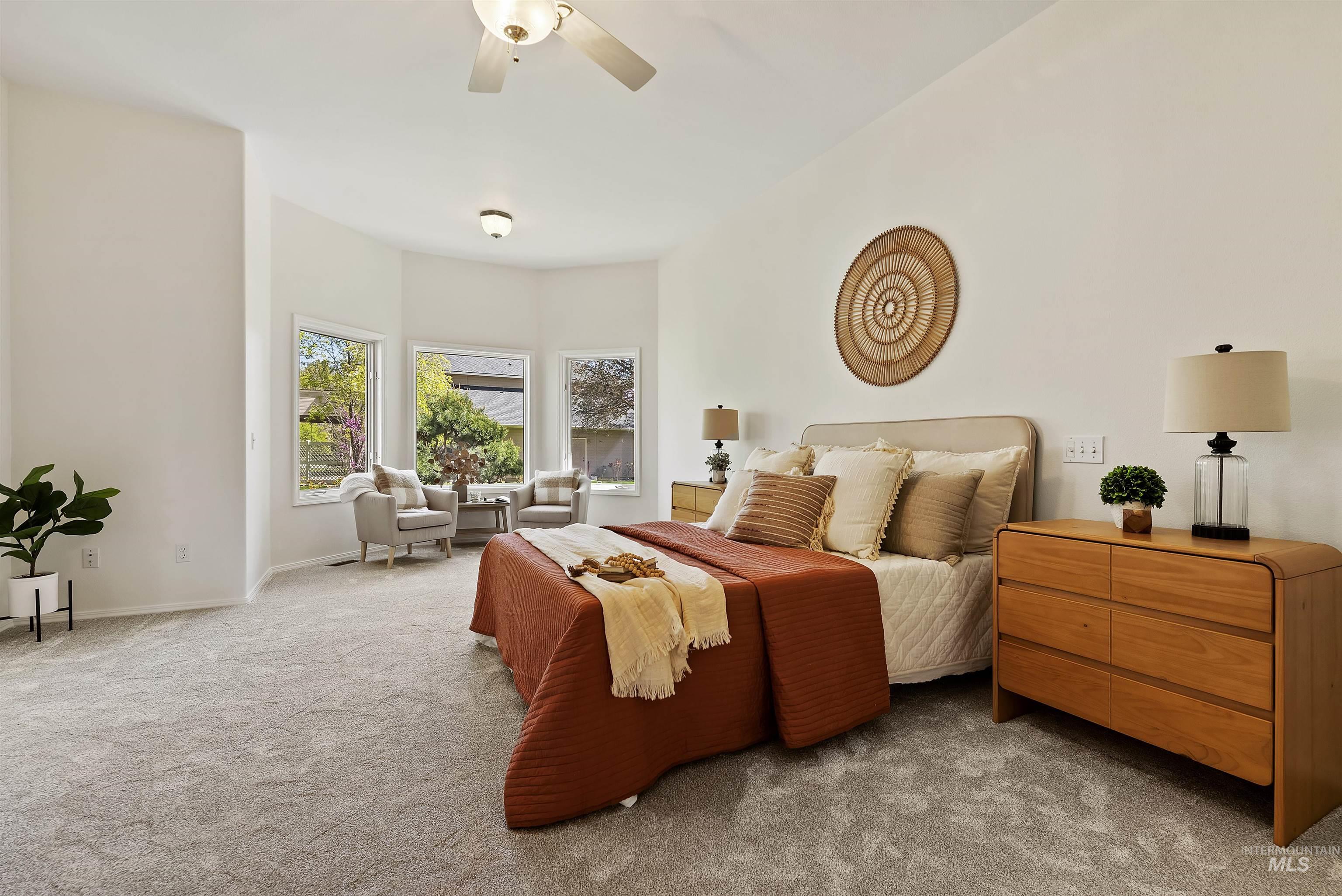 5402 N Hickory Burr