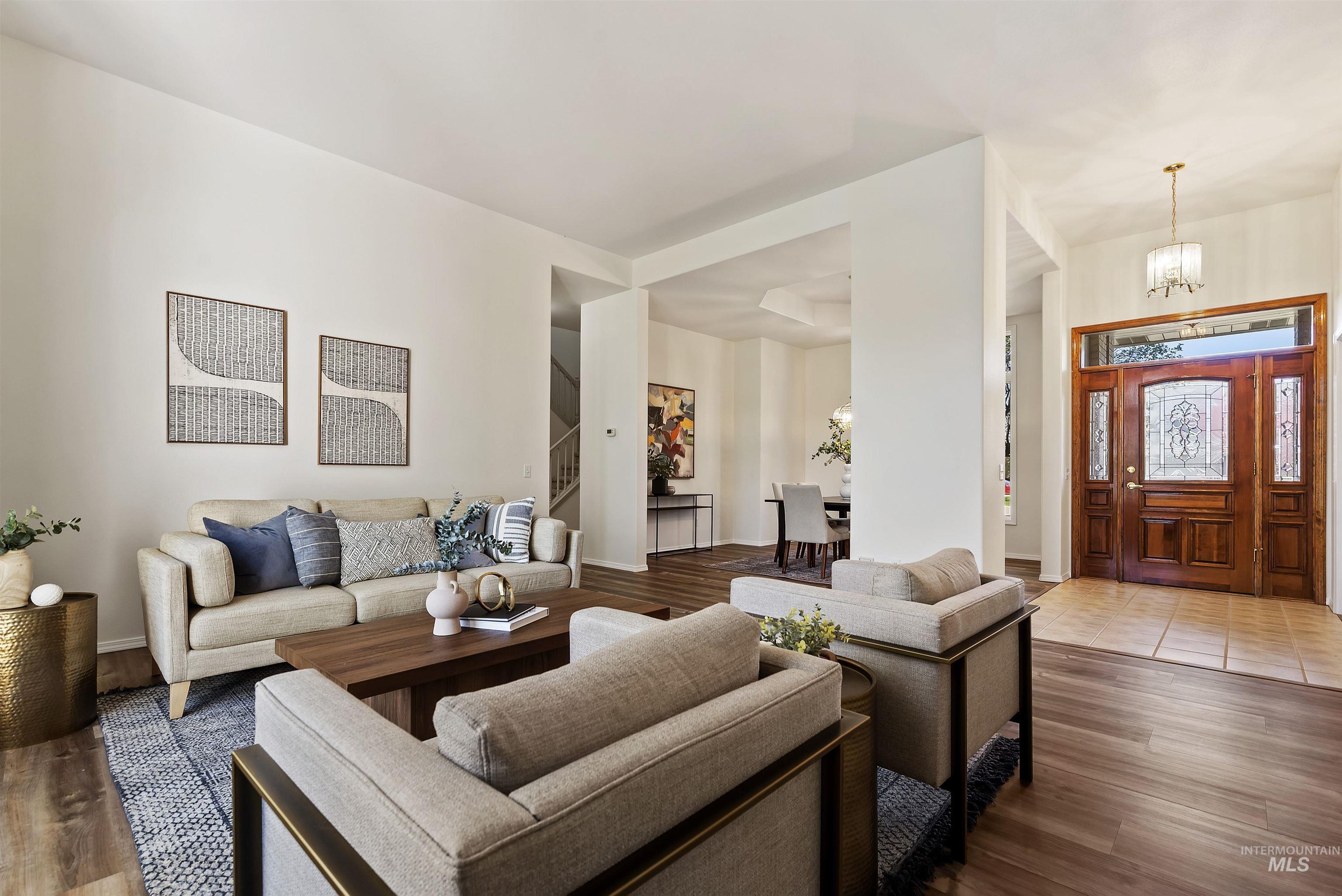 5402 N Hickory Burr