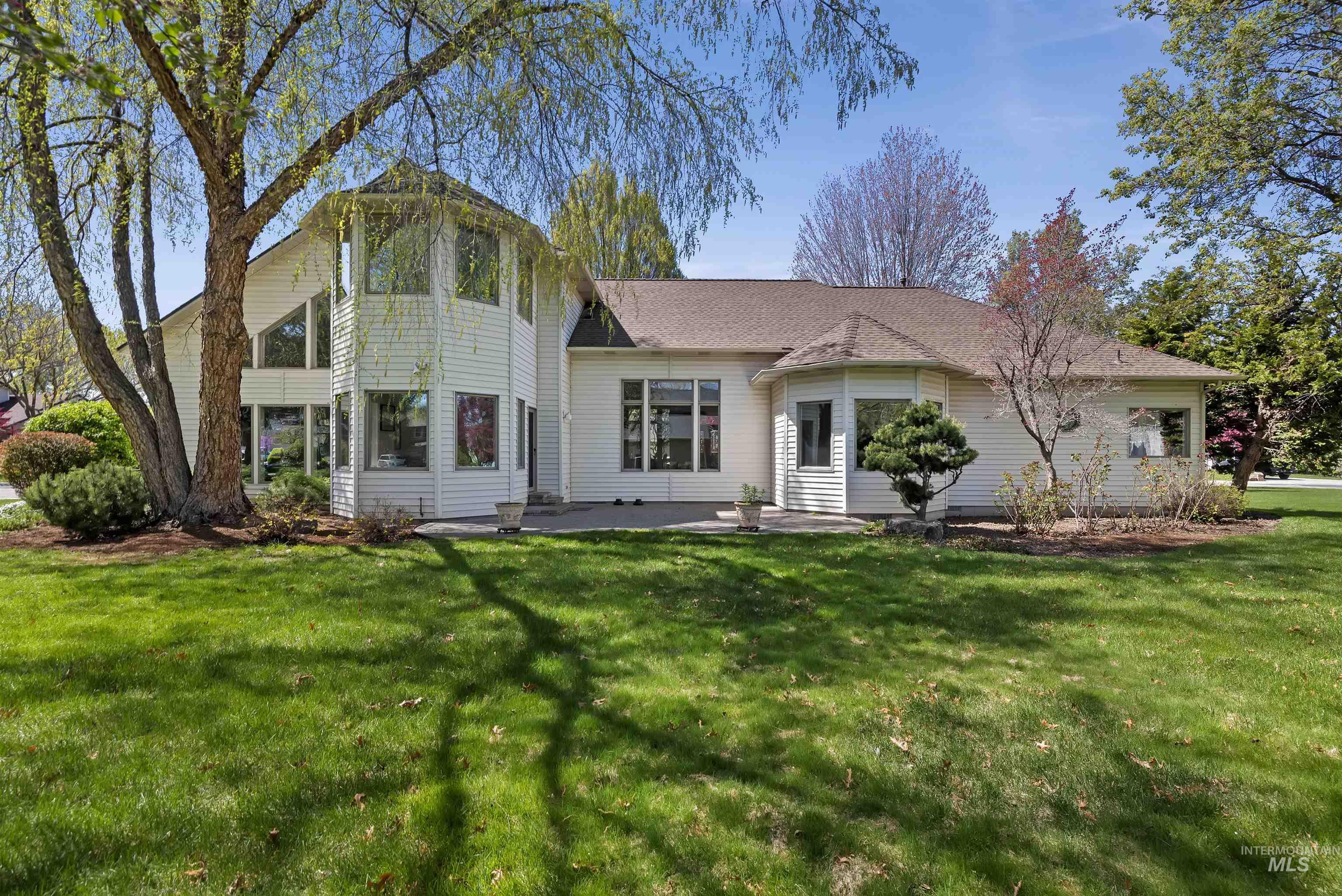 5402 N Hickory Burr