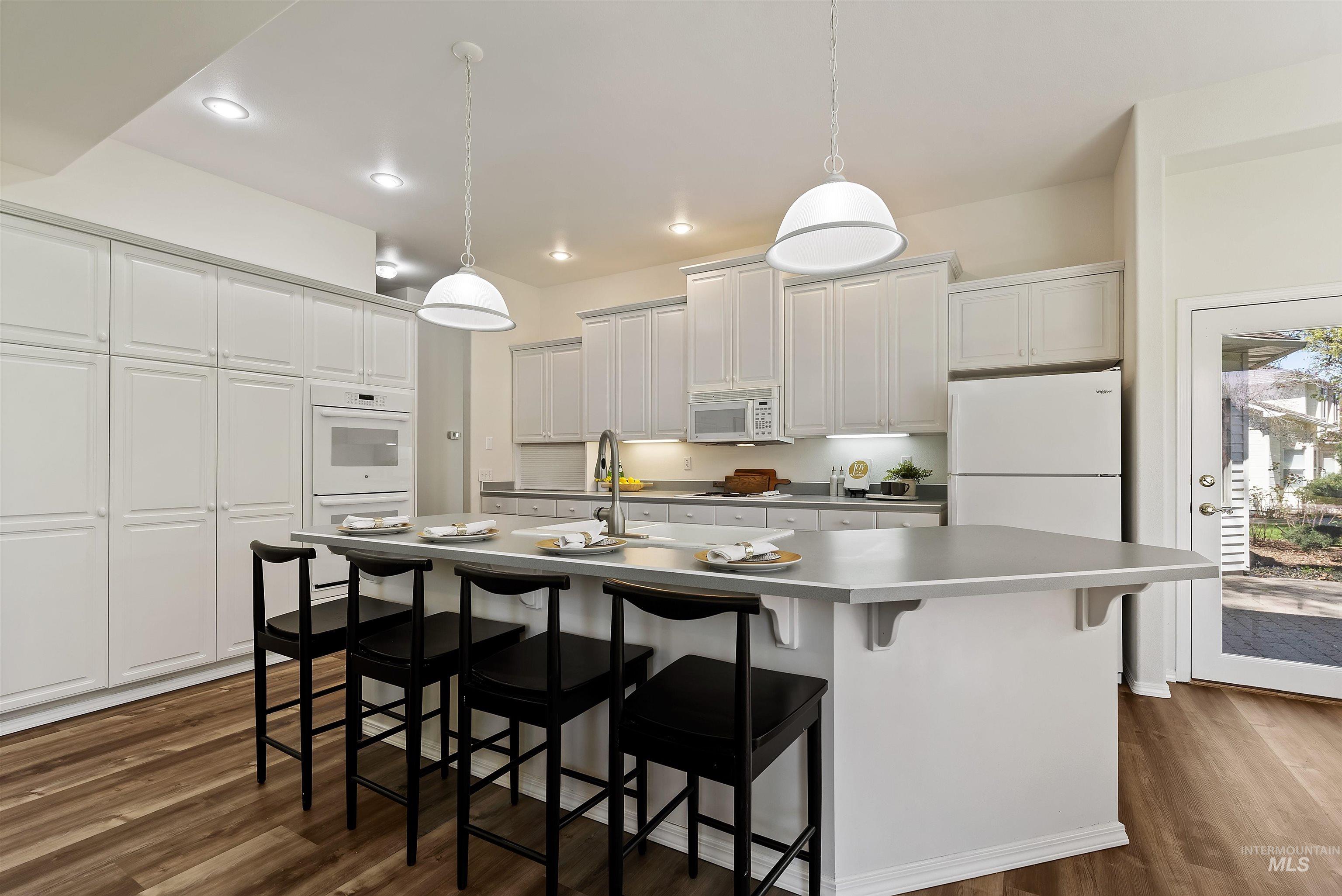 5402 N Hickory Burr
