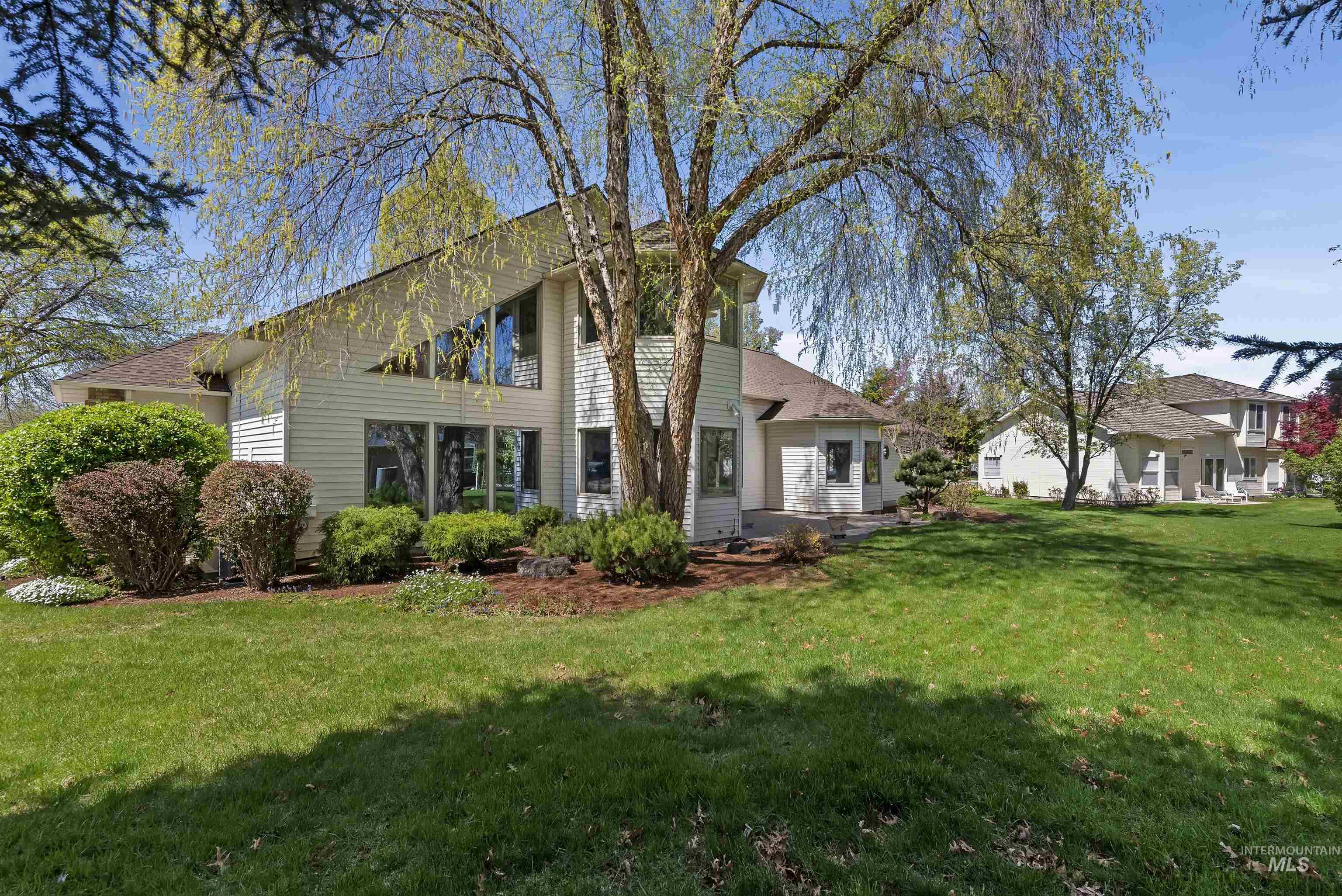 5402 N Hickory Burr