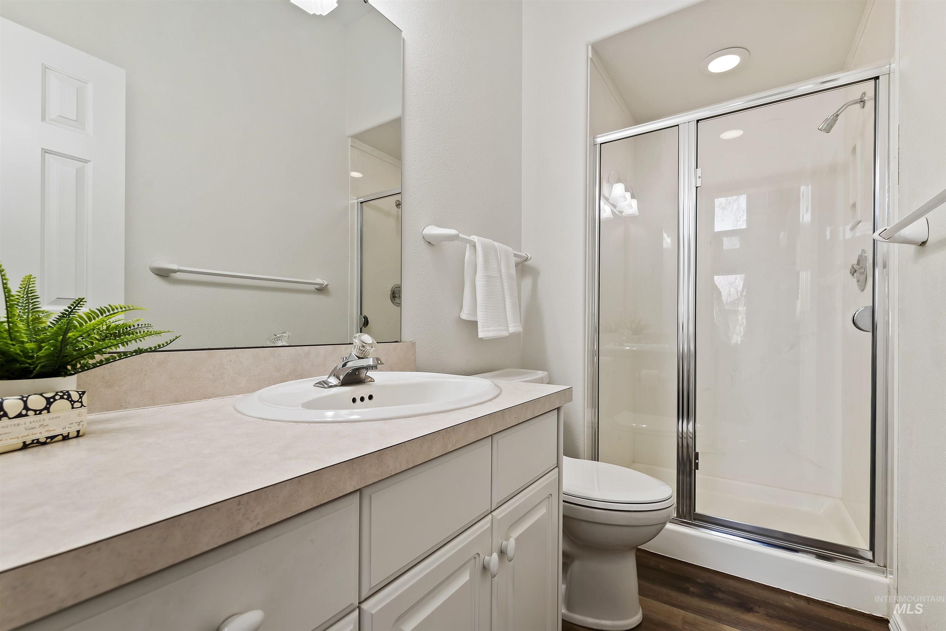 5402 N Hickory Burr