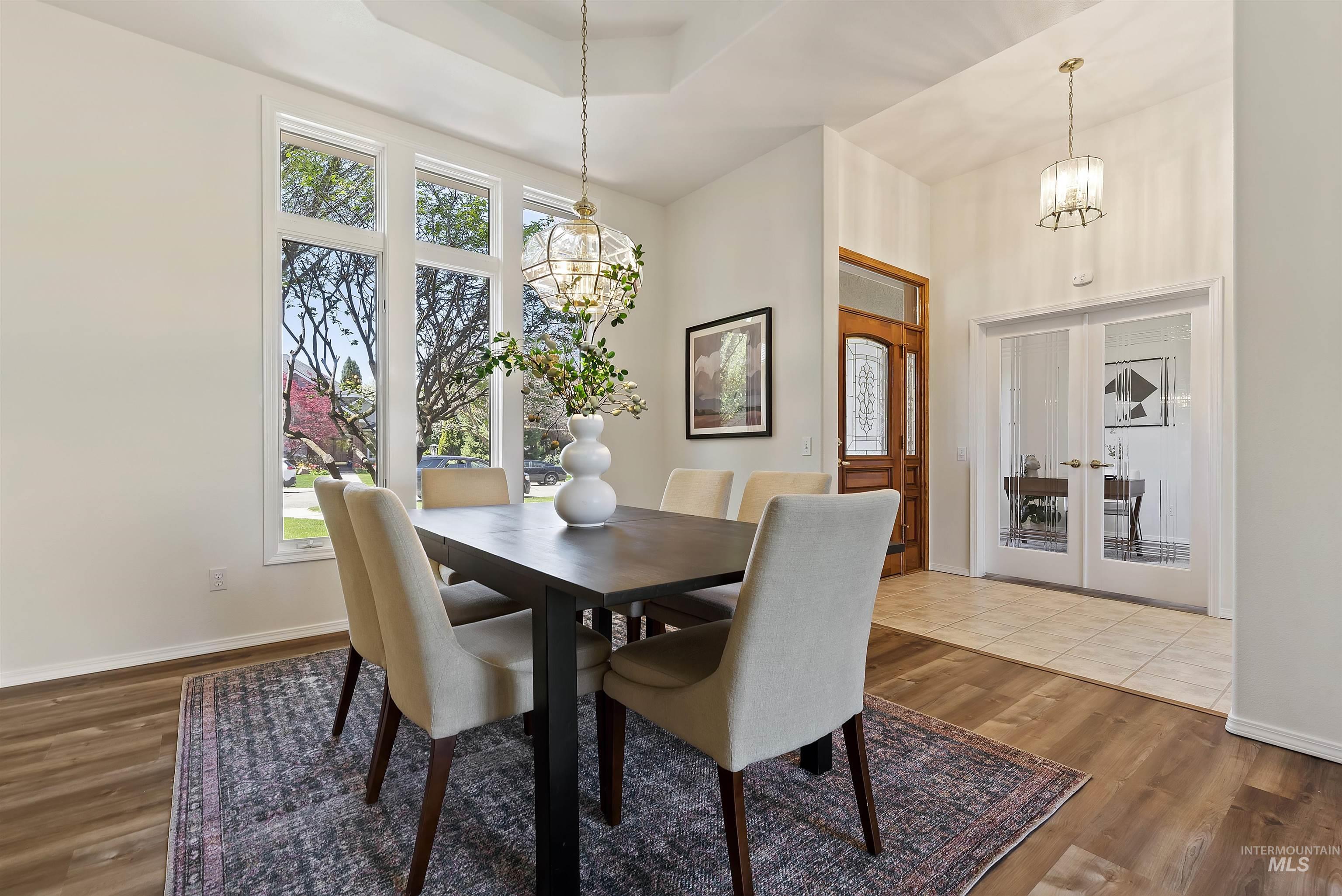 5402 N Hickory Burr