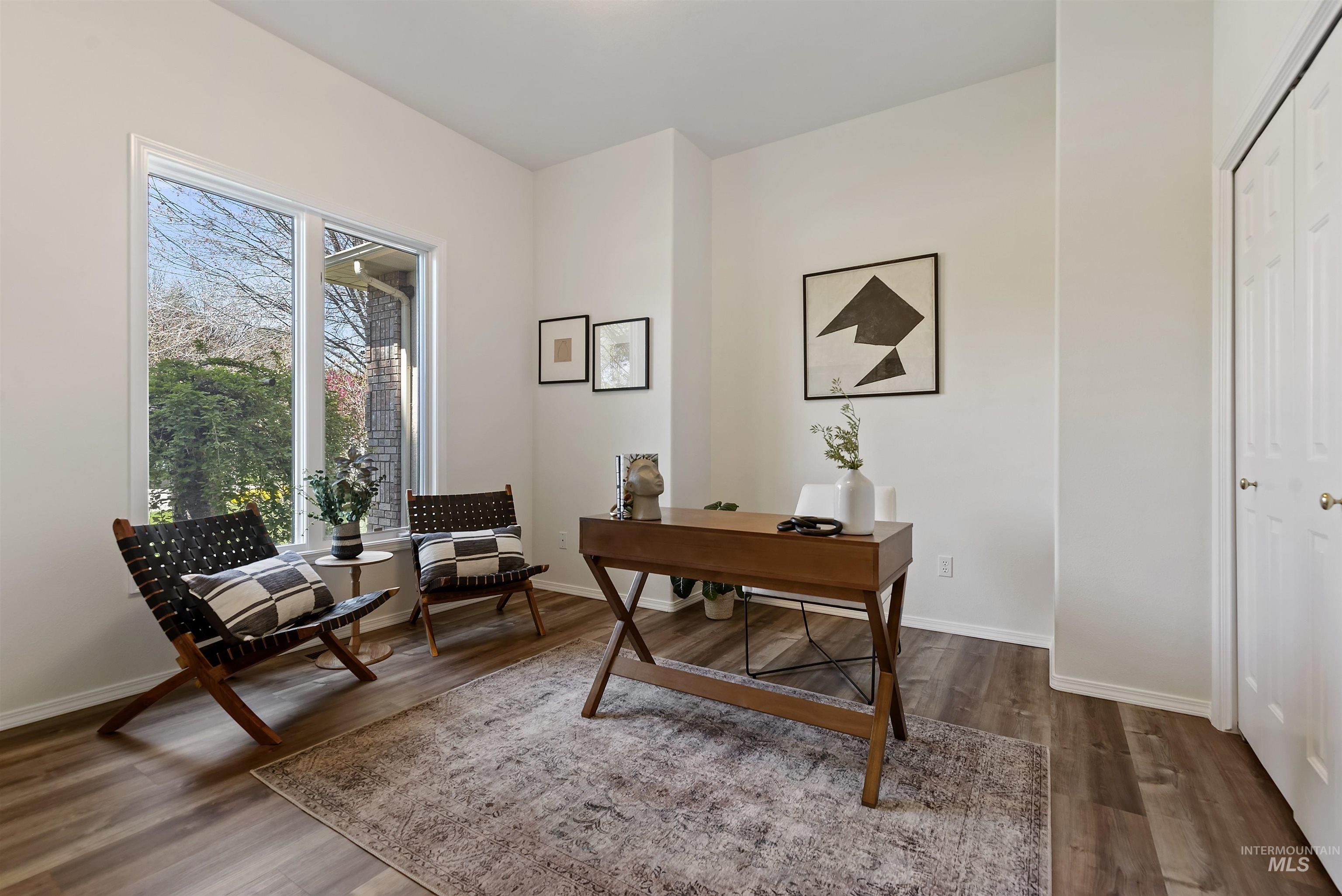 5402 N Hickory Burr