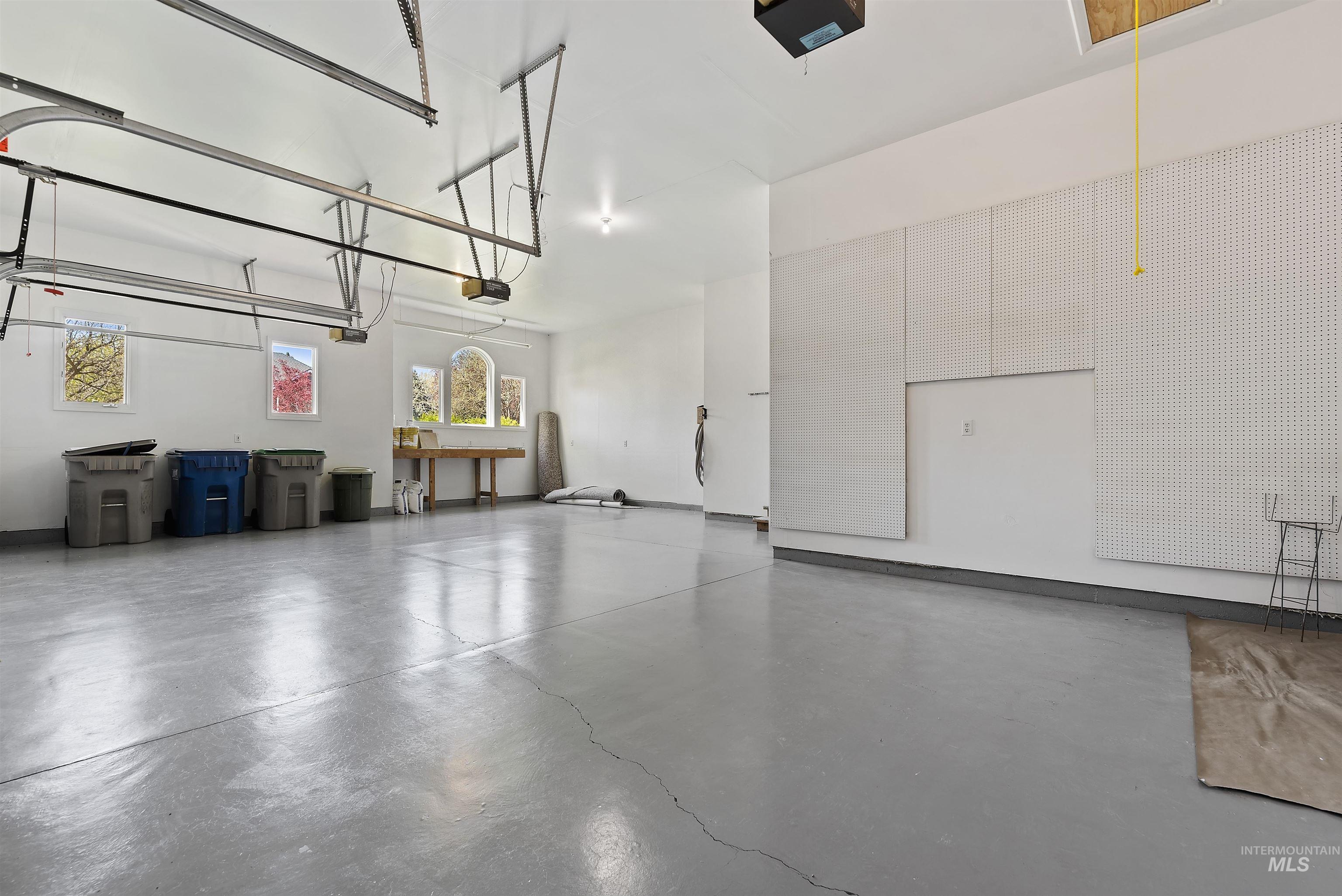 5402 N Hickory Burr